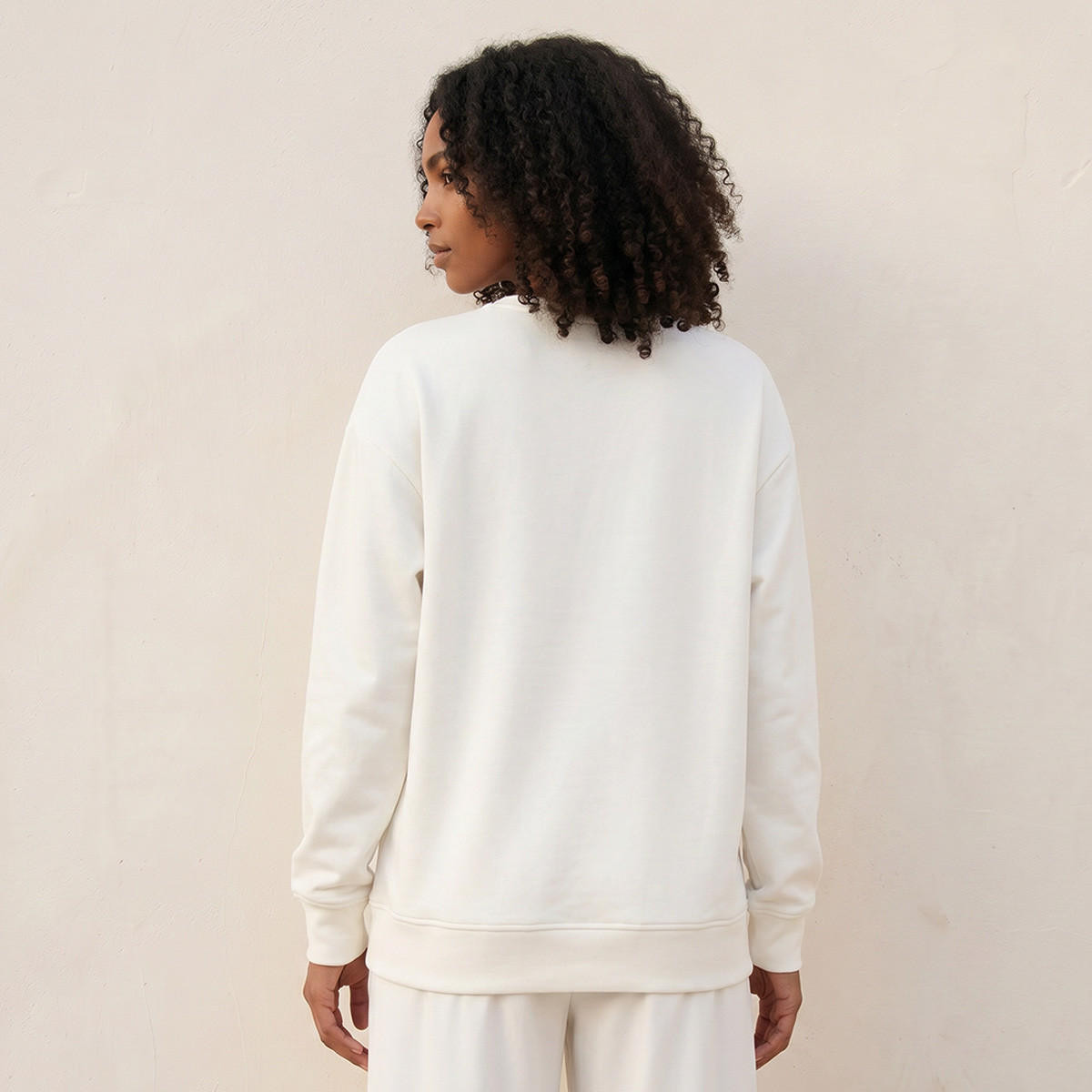 سويت شيرت ناعم الملمس بتفاصيل درزات من سبلاش بيزكس-women-clothing-hoodiesandsweatshirts-sweatshirts-image-3