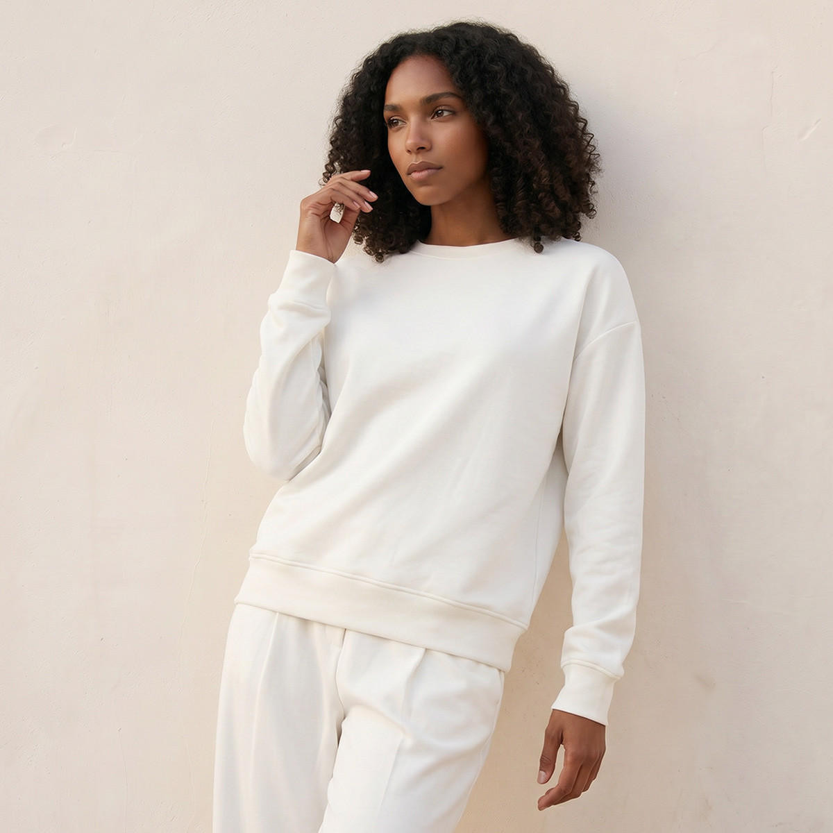 سويت شيرت ناعم الملمس بتفاصيل درزات من سبلاش بيزكس-women-clothing-hoodiesandsweatshirts-sweatshirts-image-4