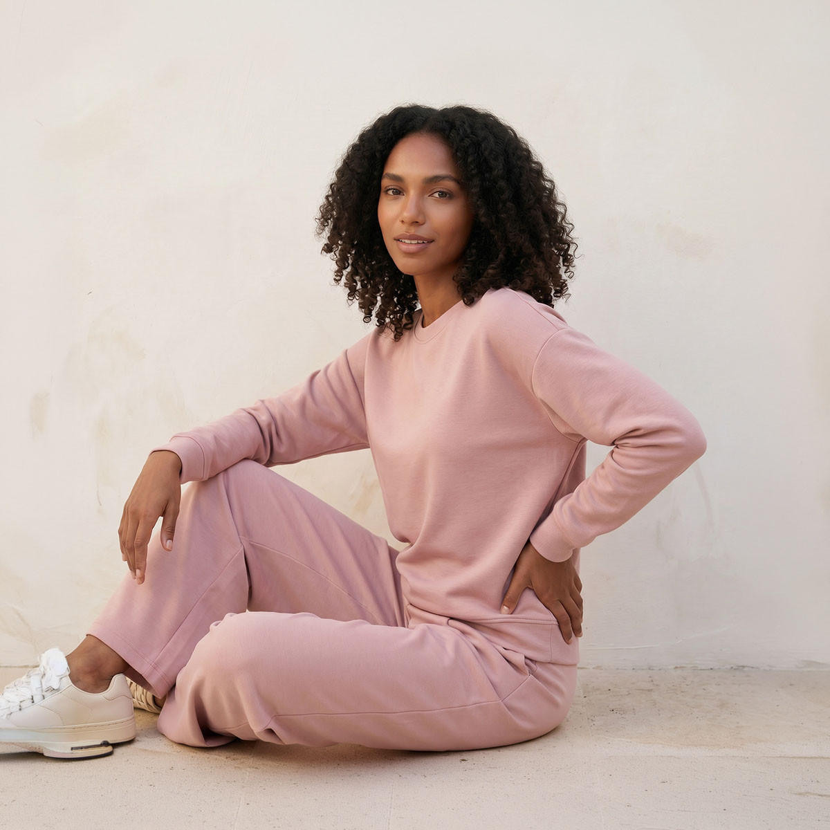 سويت شيرت ناعم الملمس بتفاصيل درزات من سبلاش بيزكس-women-clothing-hoodiesandsweatshirts-sweatshirts-image-1