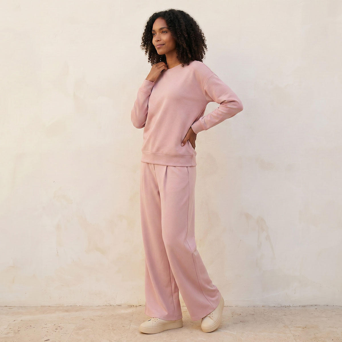 سويت شيرت ناعم الملمس بتفاصيل درزات من سبلاش بيزكس-women-clothing-hoodiesandsweatshirts-sweatshirts-image-2