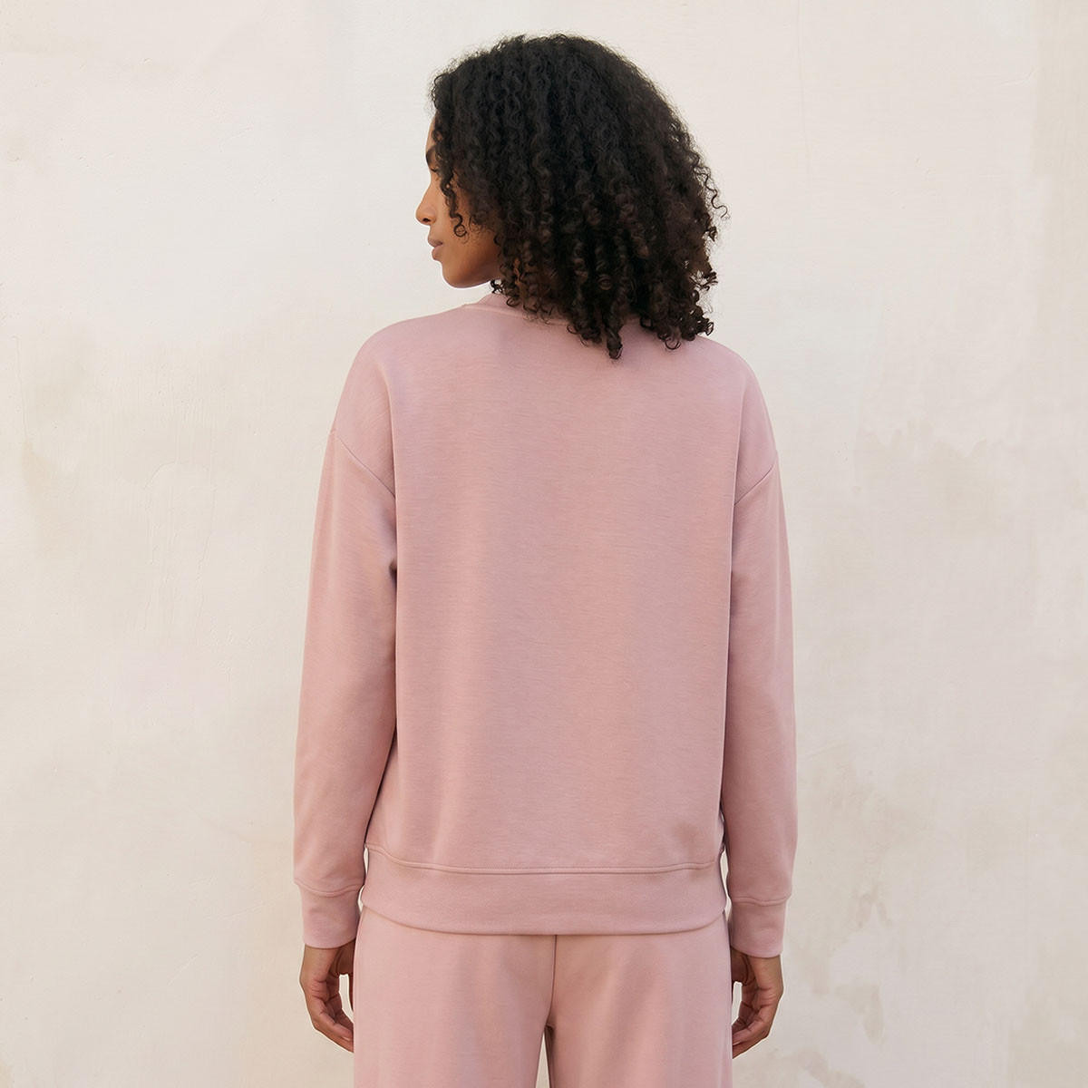 سويت شيرت ناعم الملمس بتفاصيل درزات من سبلاش بيزكس-women-clothing-hoodiesandsweatshirts-sweatshirts-image-3