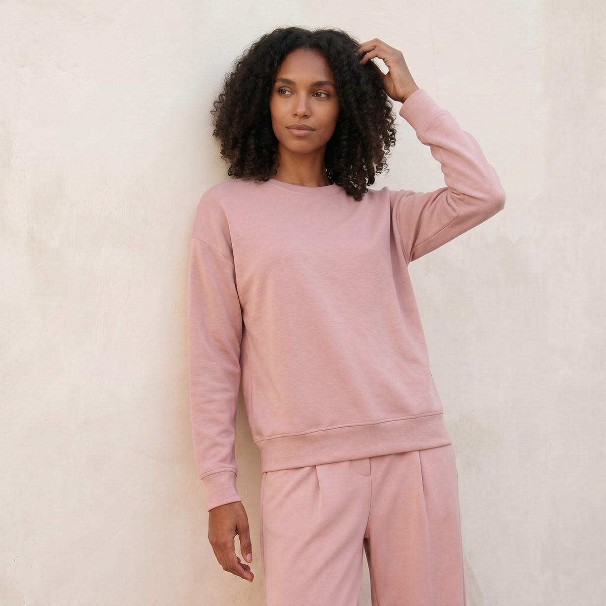 سويت شيرت ناعم الملمس بتفاصيل درزات من سبلاش بيزكس-women-clothing-hoodiesandsweatshirts-sweatshirts-image-4
