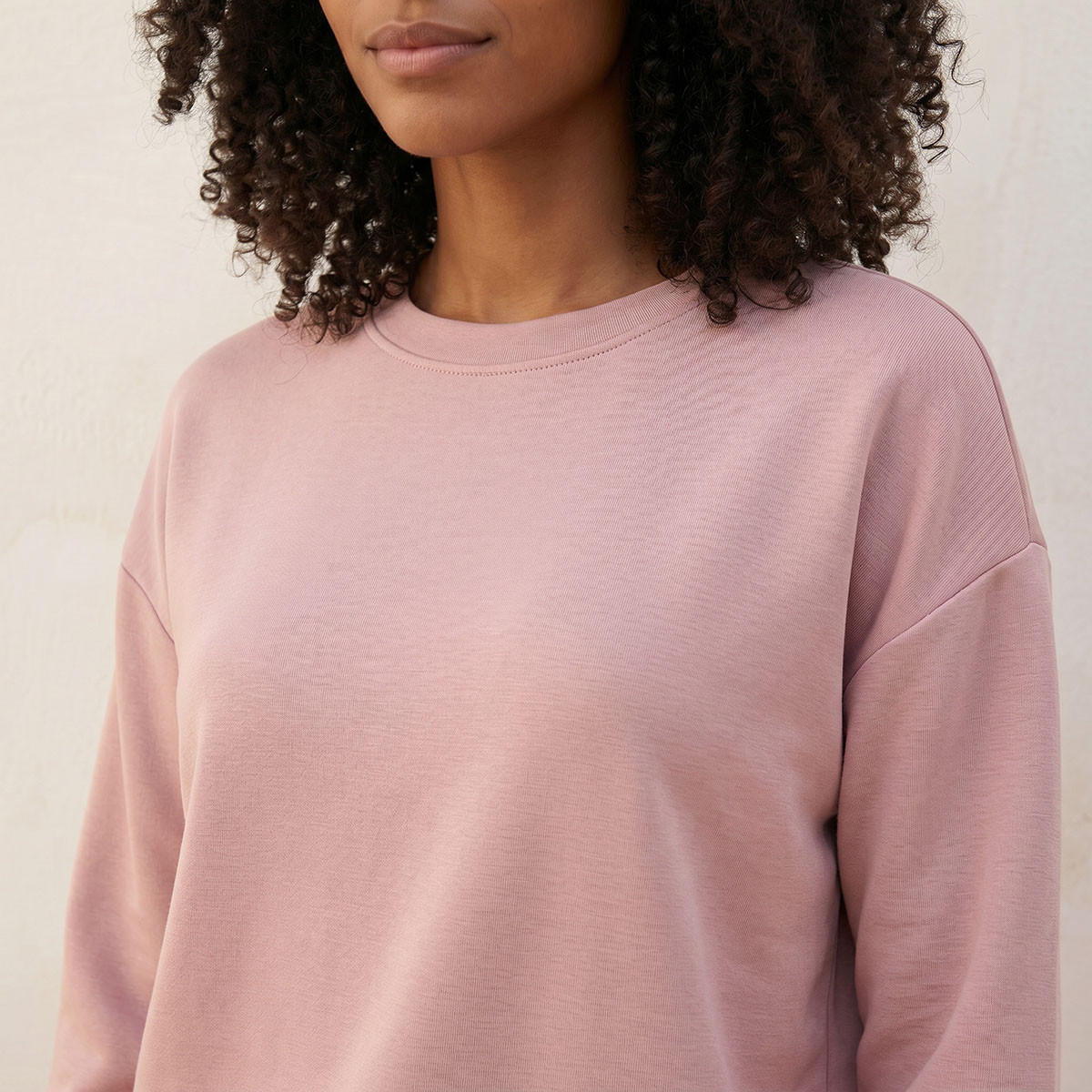 سويت شيرت ناعم الملمس بتفاصيل درزات من سبلاش بيزكس-women-clothing-hoodiesandsweatshirts-sweatshirts-image-5