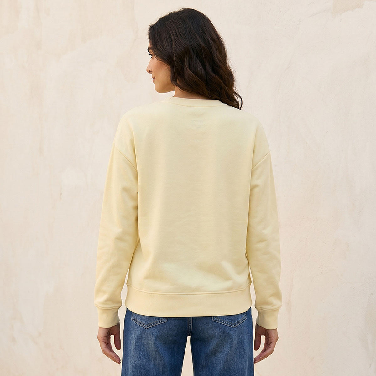سويت شيرت ناعم الملمس بتفاصيل درزات من سبلاش بيزكس-women-clothing-hoodiesandsweatshirts-sweatshirts-image-3