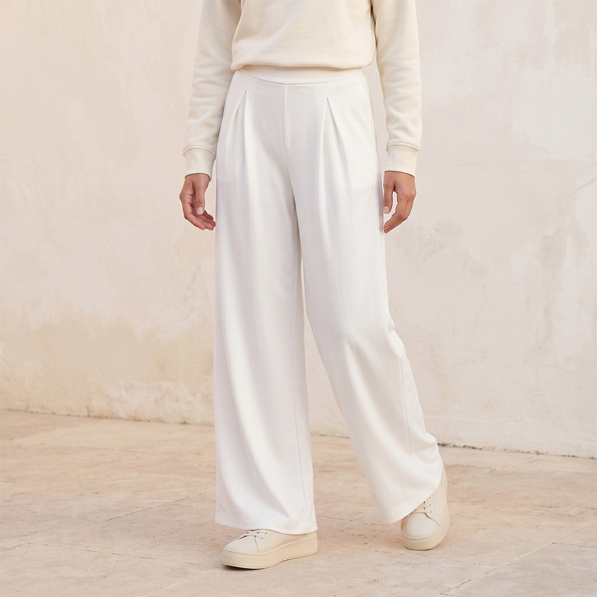بنطلون ناعم الملمس بكُسرات وخصر مرن من سبلاش بيزكس-women-clothing-trousers-image-1