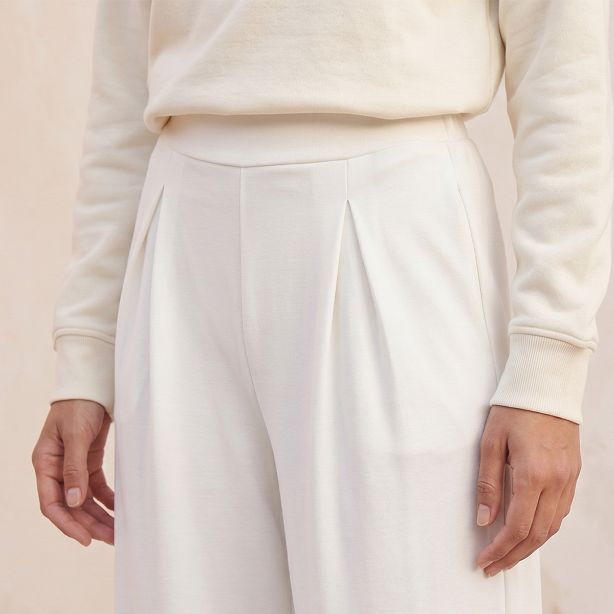 بنطلون ناعم الملمس بكُسرات وخصر مرن من سبلاش بيزكس-women-clothing-trousers-image-5