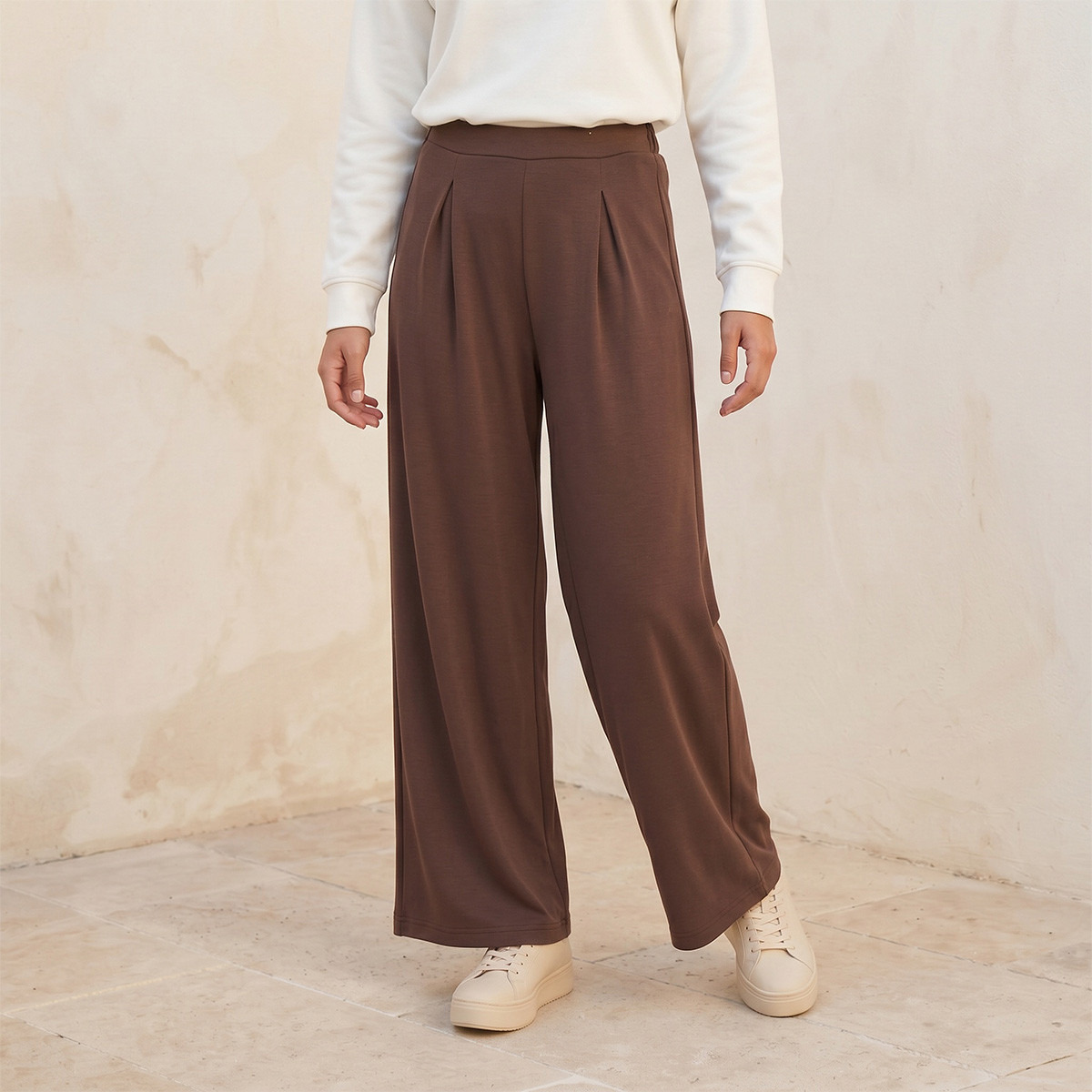 بنطلون ناعم الملمس بكُسرات وخصر مرن من سبلاش بيزكس-women-clothing-trousers-image-1