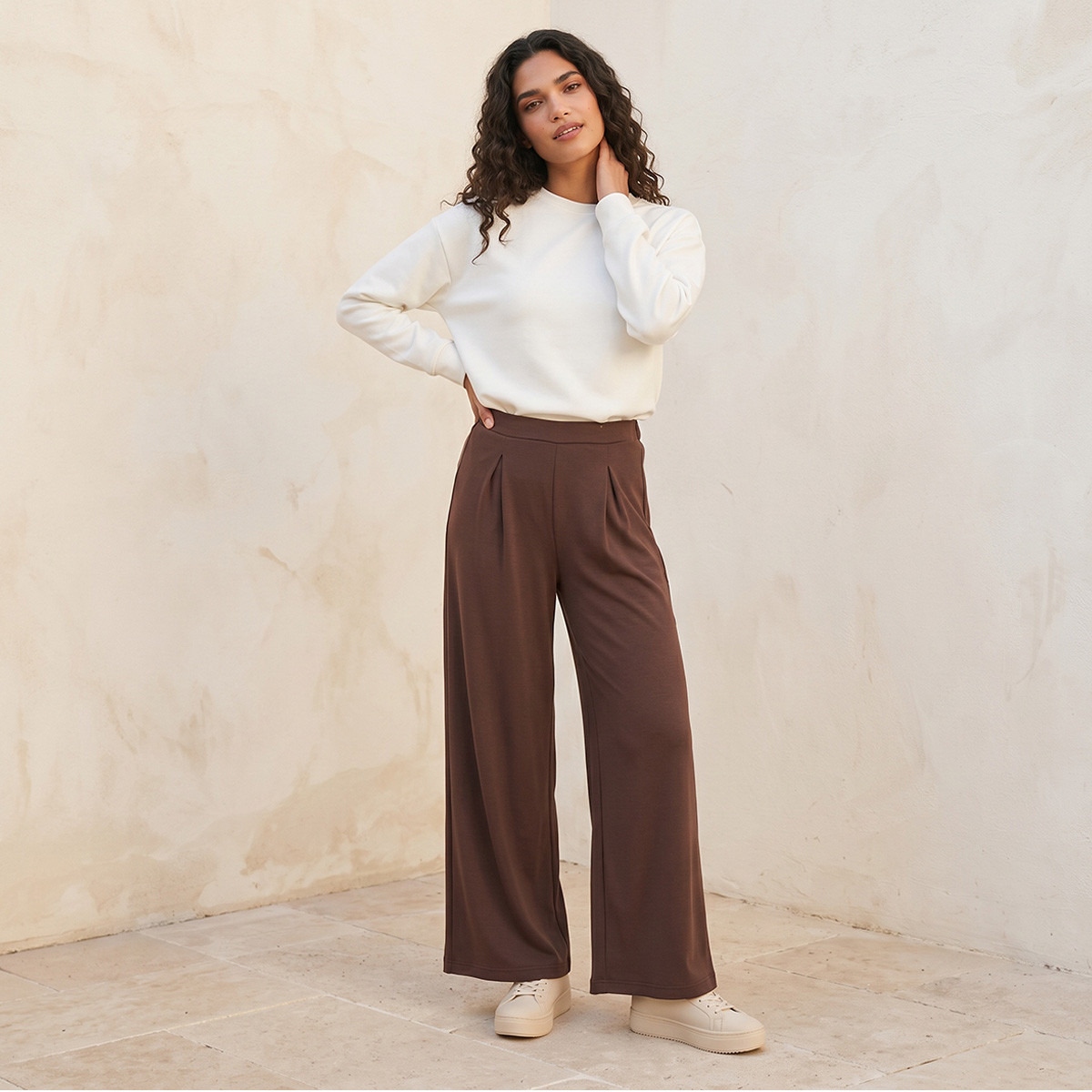 بنطلون ناعم الملمس بكُسرات وخصر مرن من سبلاش بيزكس-women-clothing-trousers-image-3