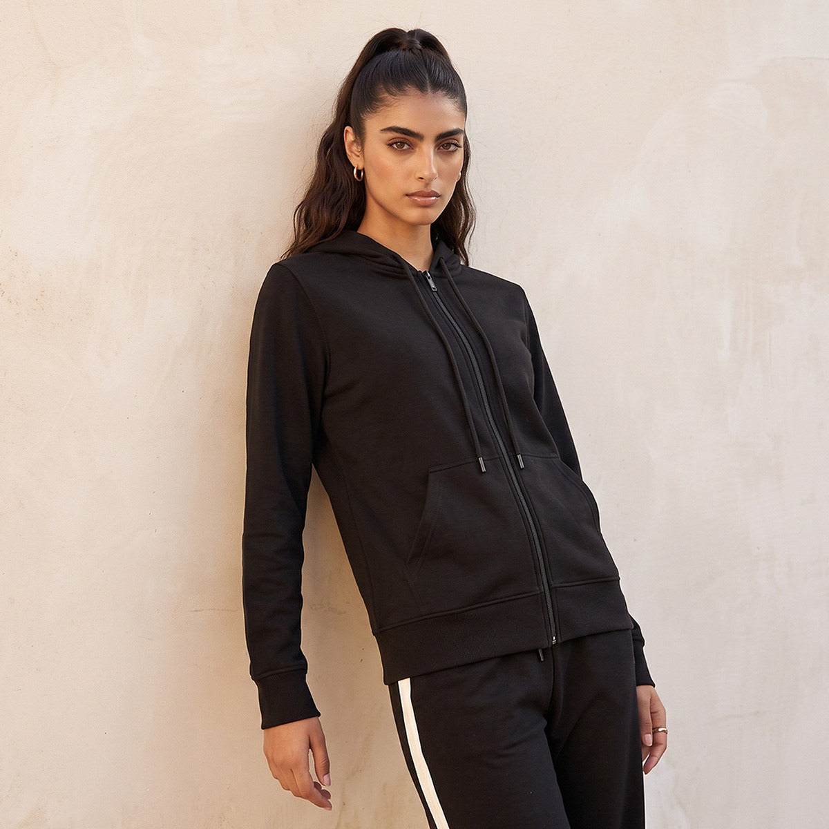 هودي بجيب كانجارو من سبلاش بيزيك-women-clothing-hoodiesandsweatshirts-hoodies-image-7