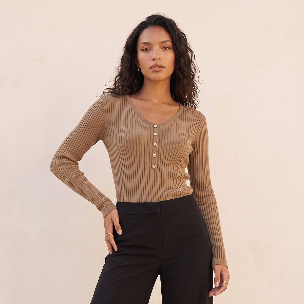 سويت شيرت مضلع بياقة على شكل حرف V من سبلاش بيزك-women-winterwear-cardigansandjumpers-jumpers-image-1