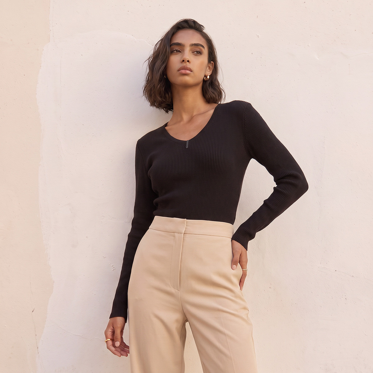 كنزة مضلعة بقصة عادية وياقة V من سبلاش بيزكس-women-winterwear-cardigansandjumpers-jumpers-image-2