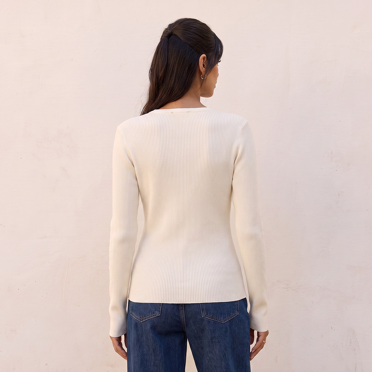 كنزة مضلعة بقصة عادية وياقة V من سبلاش بيزكس-women-winterwear-cardigansandjumpers-jumpers-image-5