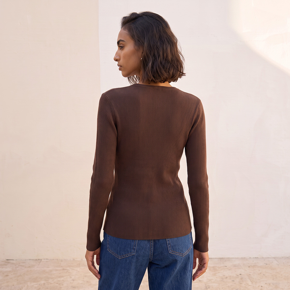 كنزة مضلعة بقصة عادية وياقة V من سبلاش بيزكس-women-winterwear-cardigansandjumpers-jumpers-image-4