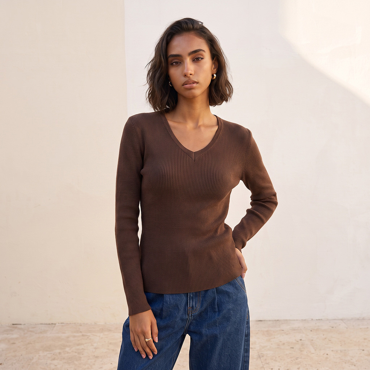 كنزة مضلعة بقصة عادية وياقة V من سبلاش بيزكس-women-winterwear-cardigansandjumpers-jumpers-image-5