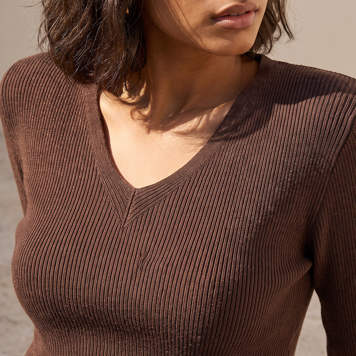 كنزة مضلعة بقصة عادية وياقة V من سبلاش بيزكس-women-winterwear-cardigansandjumpers-jumpers-image-6