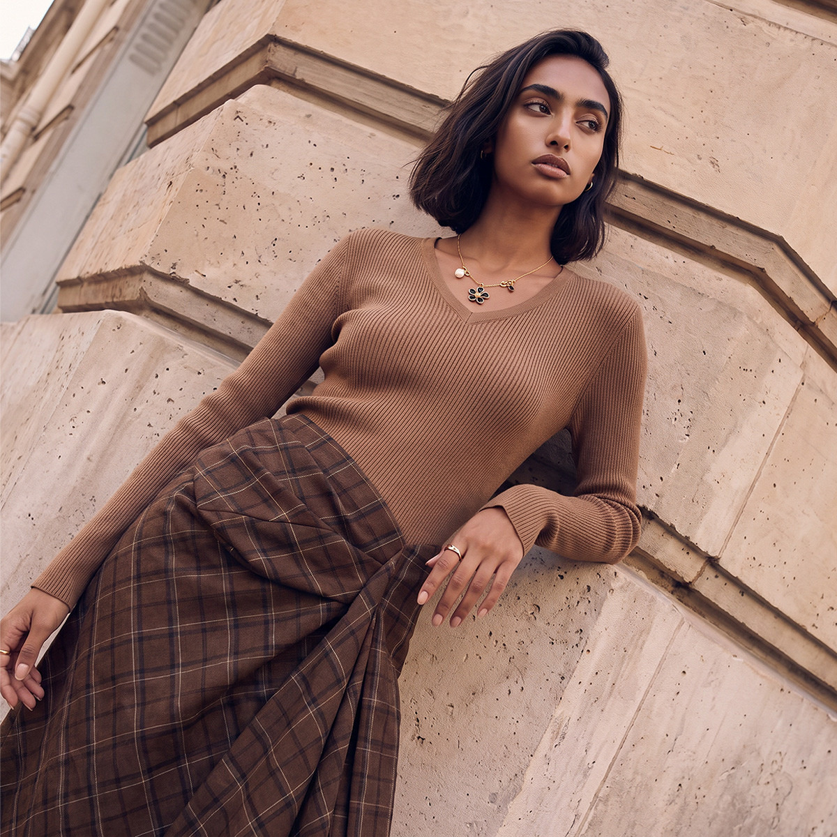 كنزة مضلعة بقصة عادية وياقة V من سبلاش بيزكس-women-winterwear-cardigansandjumpers-jumpers-image-1