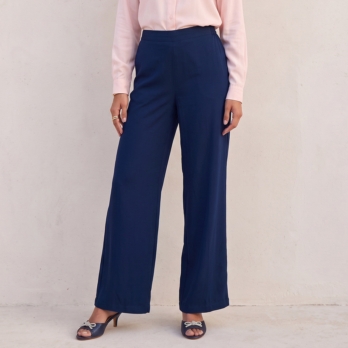 بنطلون بالازو بقصة مريحة وخصر مطاطي من سبلاش-women-clothing-trousers-image-1