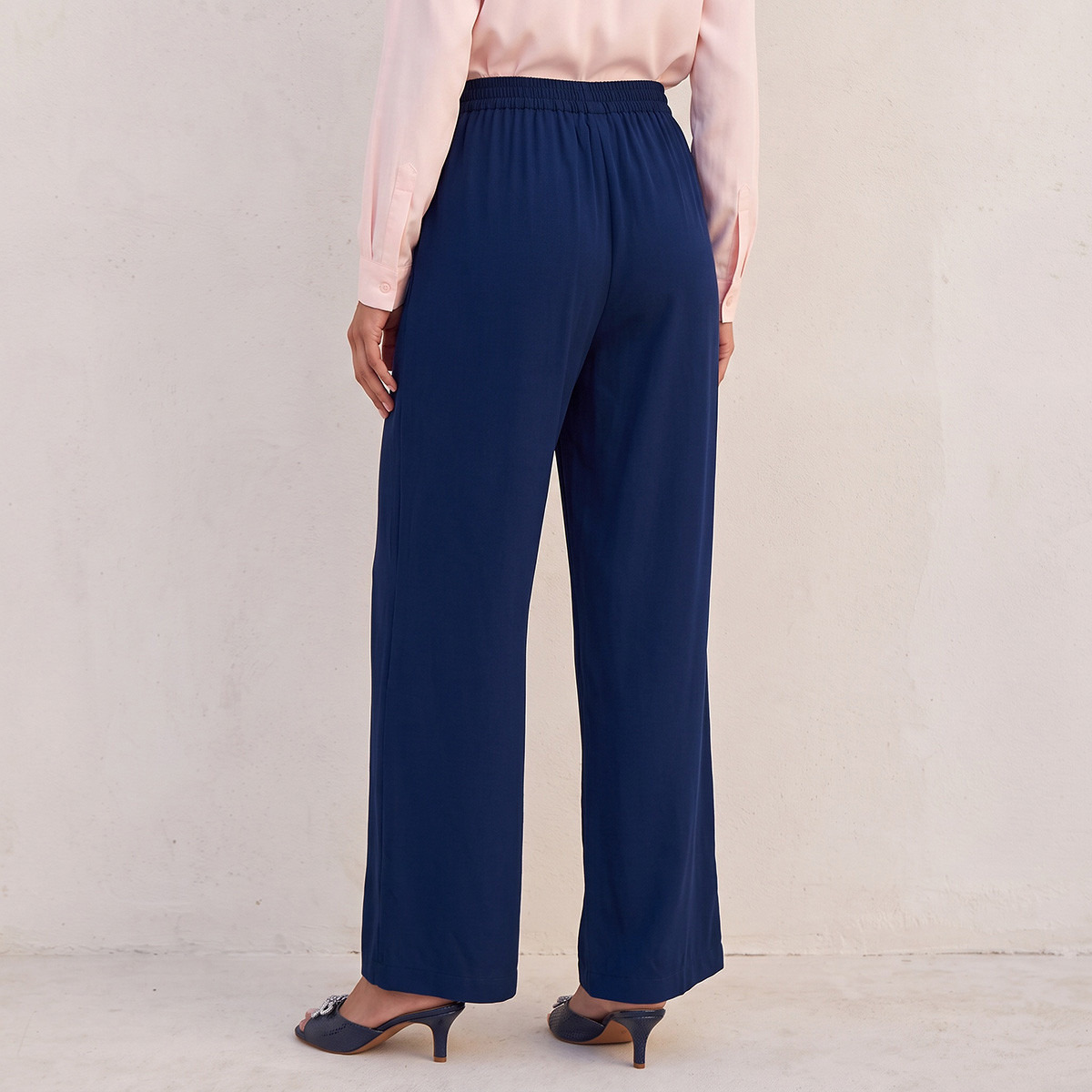 بنطلون بالازو بقصة مريحة وخصر مطاطي من سبلاش-women-clothing-trousers-image-3
