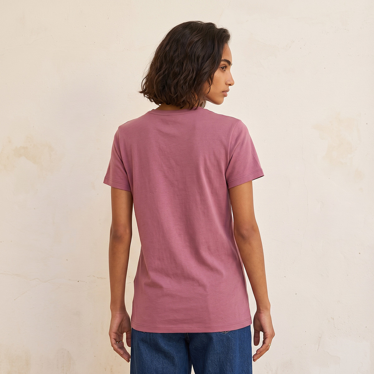 تيشيرت بقصّة سليم وياقة ضيقة من سبلاش بيزكس-women-clothing-tshirts-image-3