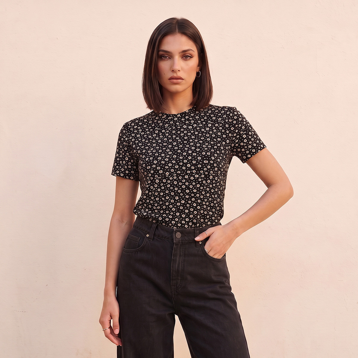 تيشيرت بقصة ضيقة وطبعات من بيزك من سبلاش-women-clothing-tshirts-image-1