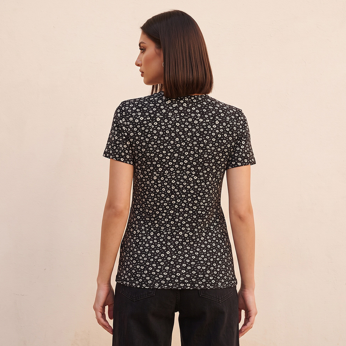 تيشيرت بقصة ضيقة وطبعات من بيزك من سبلاش-women-clothing-tshirts-image-3