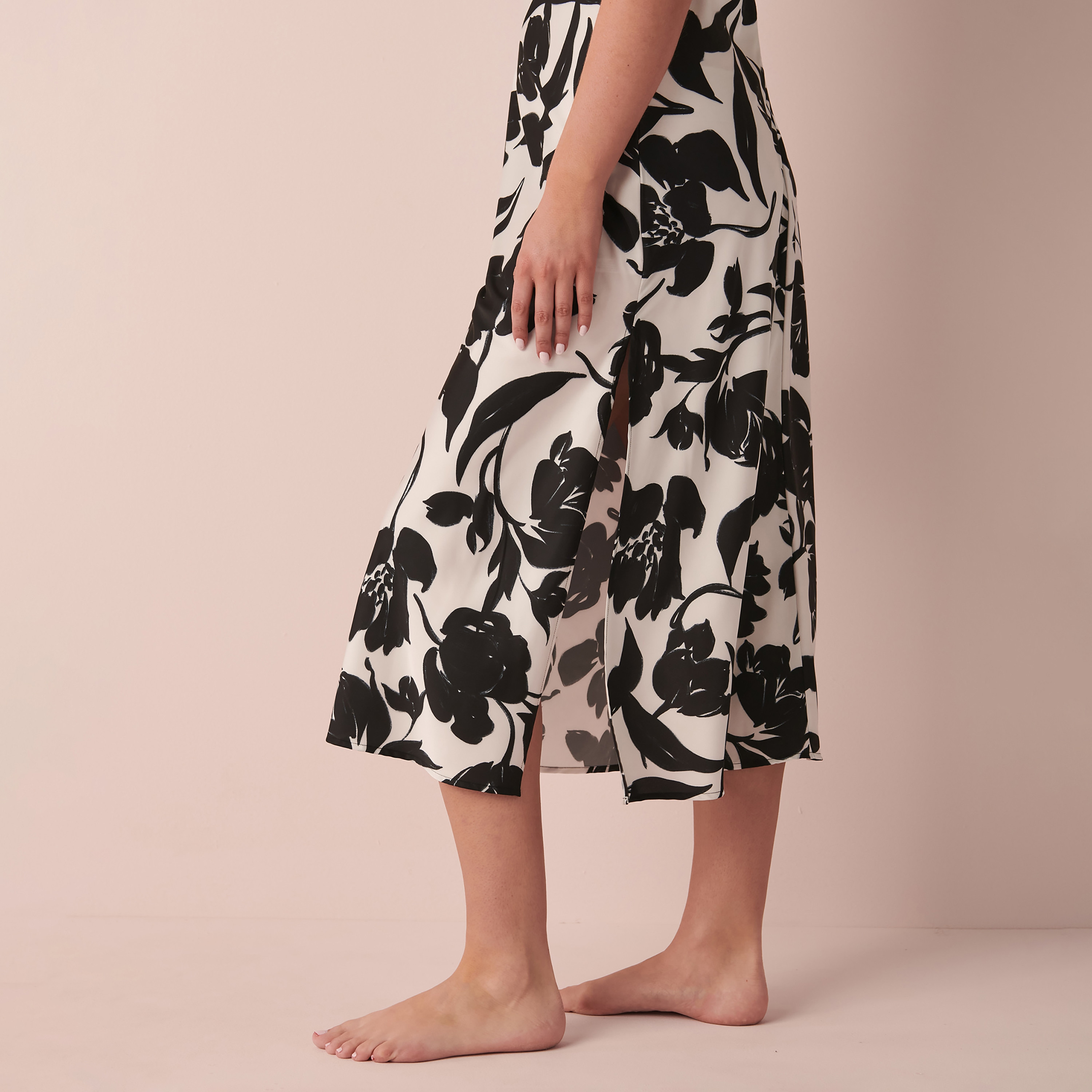 قميص بحزام كتف مع مطبوع ماجستيك ذو بي آند دبليو من لا في إن روز-women-clothing-nightwear-nighties-image-2