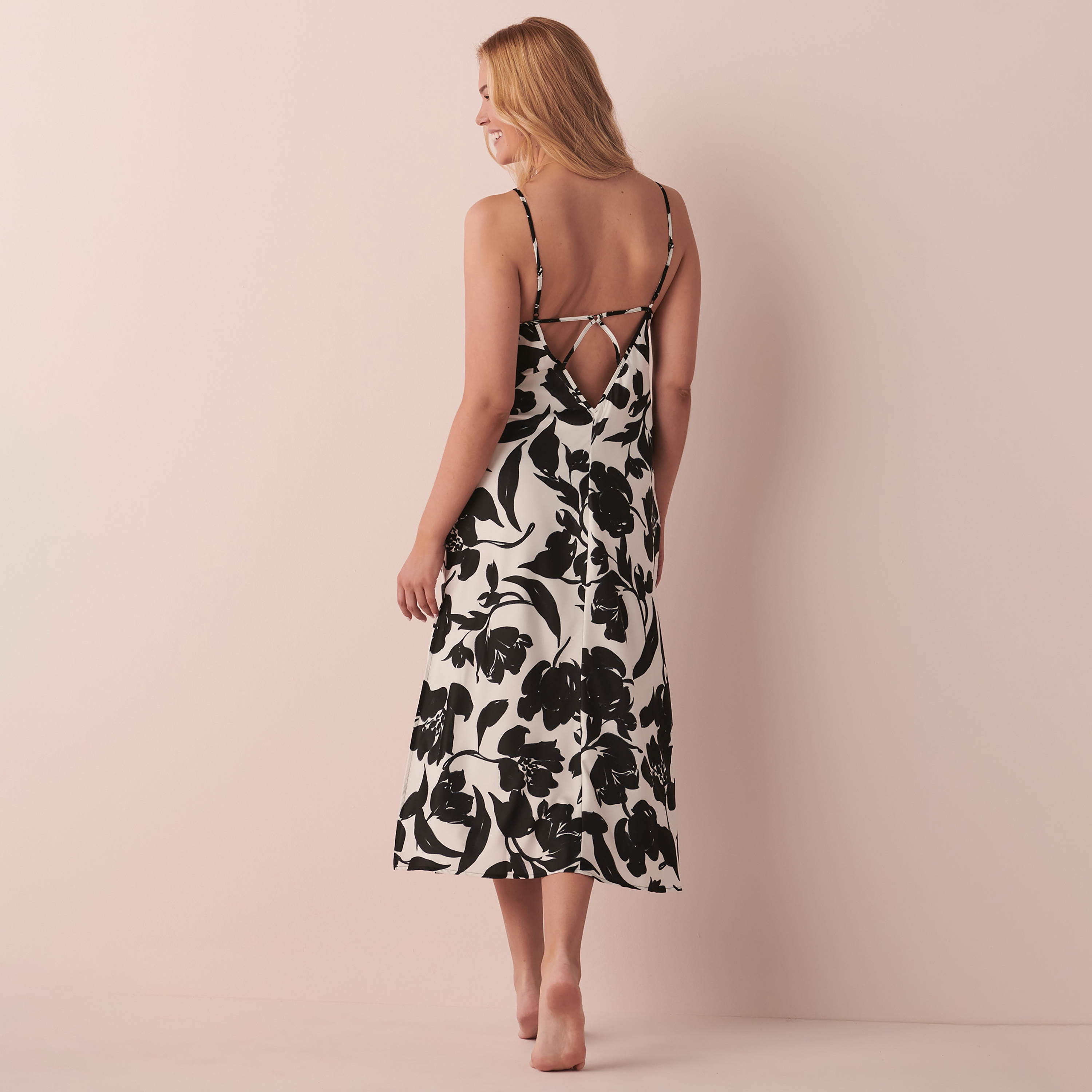 قميص بحزام كتف مع مطبوع ماجستيك ذو بي آند دبليو من لا في إن روز-women-clothing-nightwear-nighties-image-3