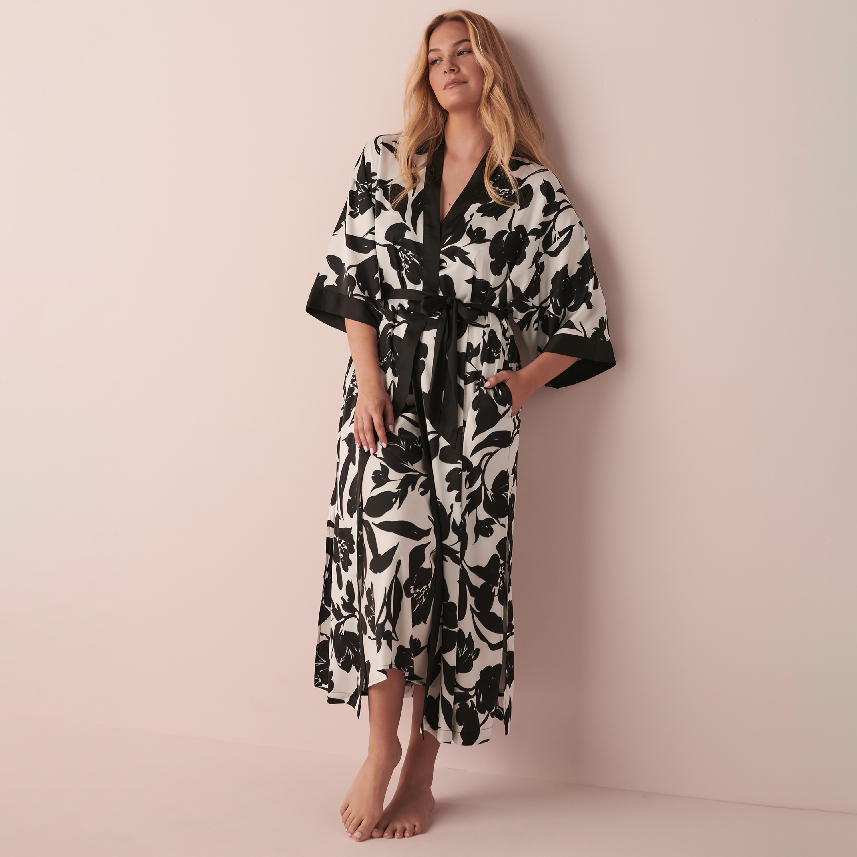 كيمونو برقبة شال مطبوعة بي اند دابليو ماجيستيك من لا في اون روز-women-clothing-nightwear-robes-image-1