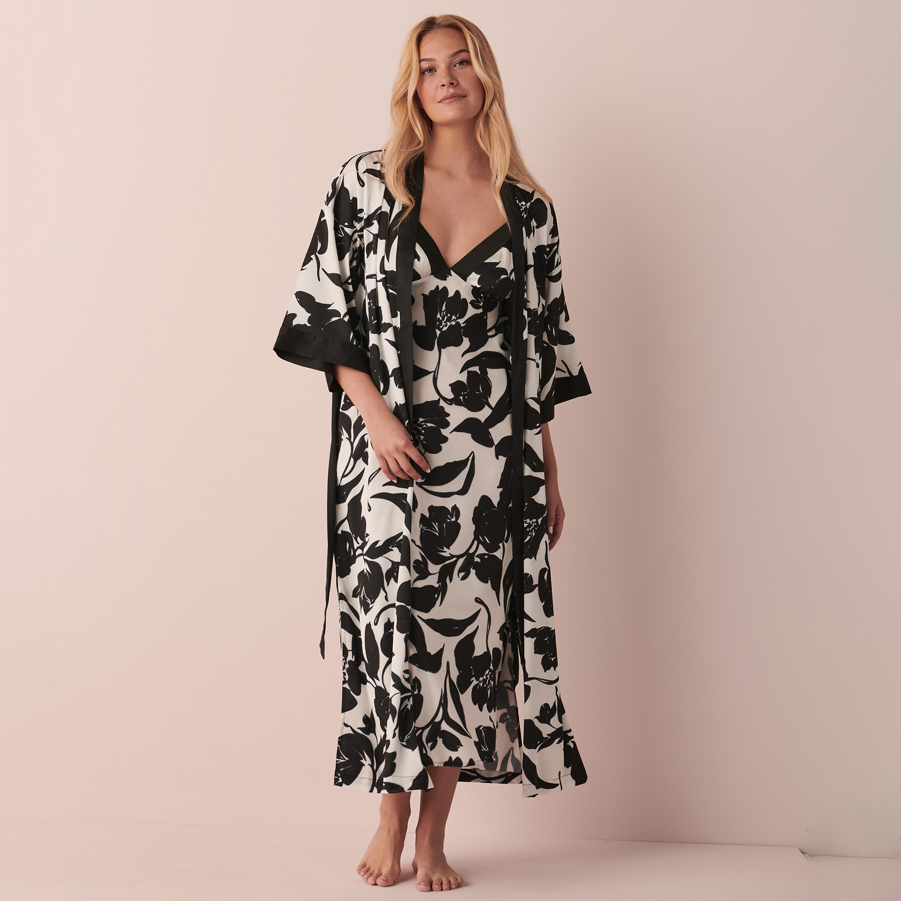 كيمونو برقبة شال مطبوعة بي اند دابليو ماجيستيك من لا في اون روز-women-clothing-nightwear-robes-image-2