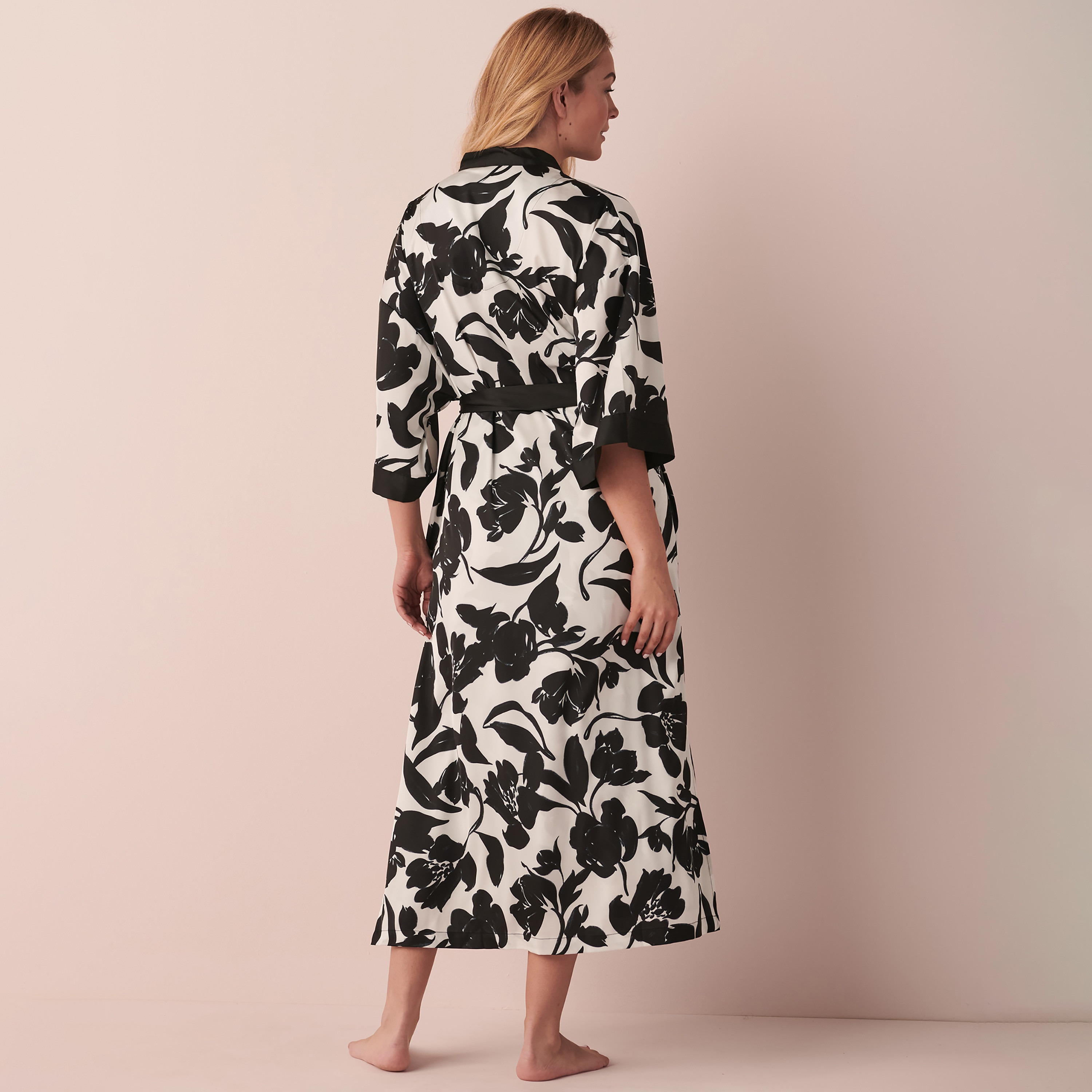 كيمونو برقبة شال مطبوعة بي اند دابليو ماجيستيك من لا في اون روز-women-clothing-nightwear-robes-image-4