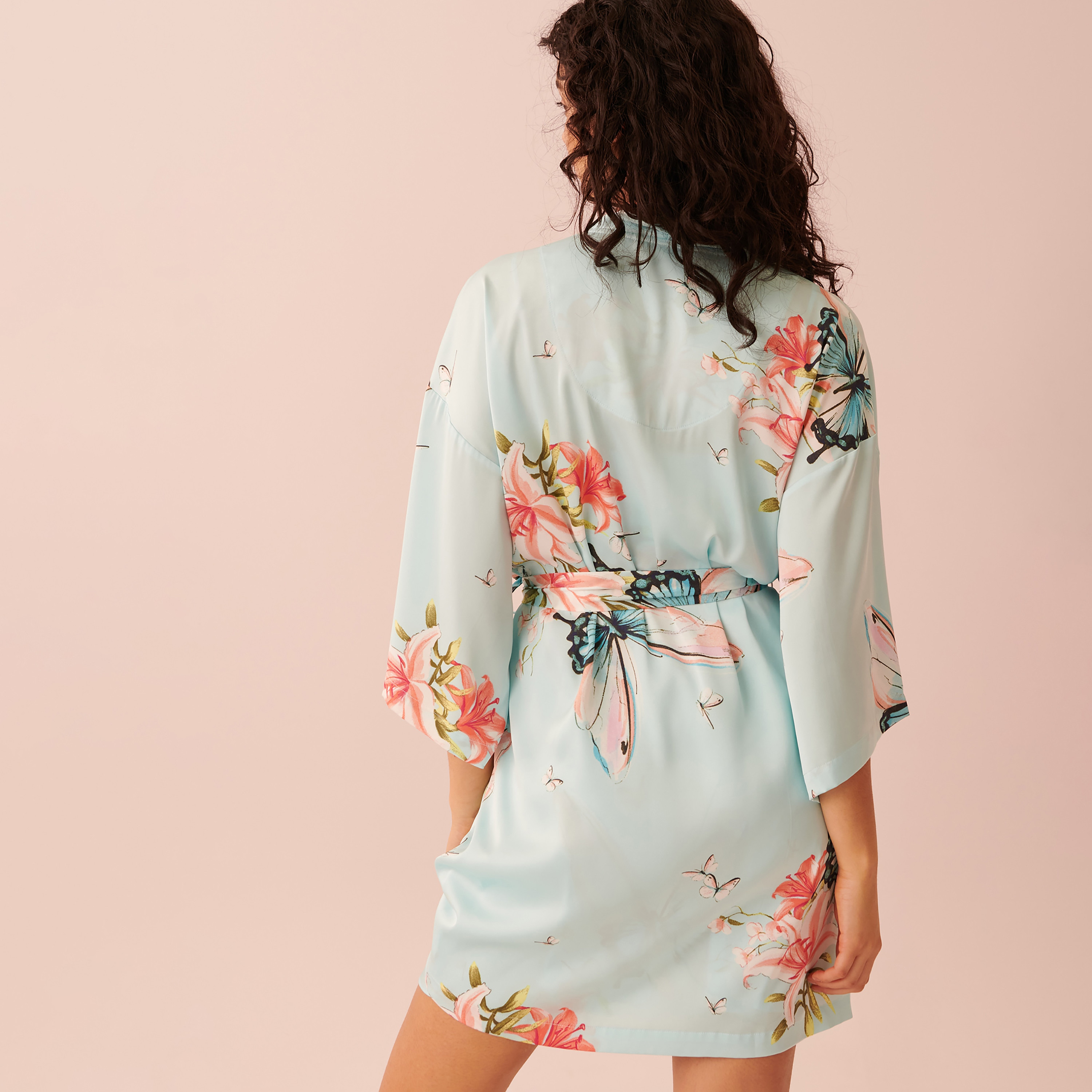 كيمونو برقبة شال من لا في إن روز بلون مزدهر مطبوع عليه فراشة-women-clothing-nightwear-robes-image-4