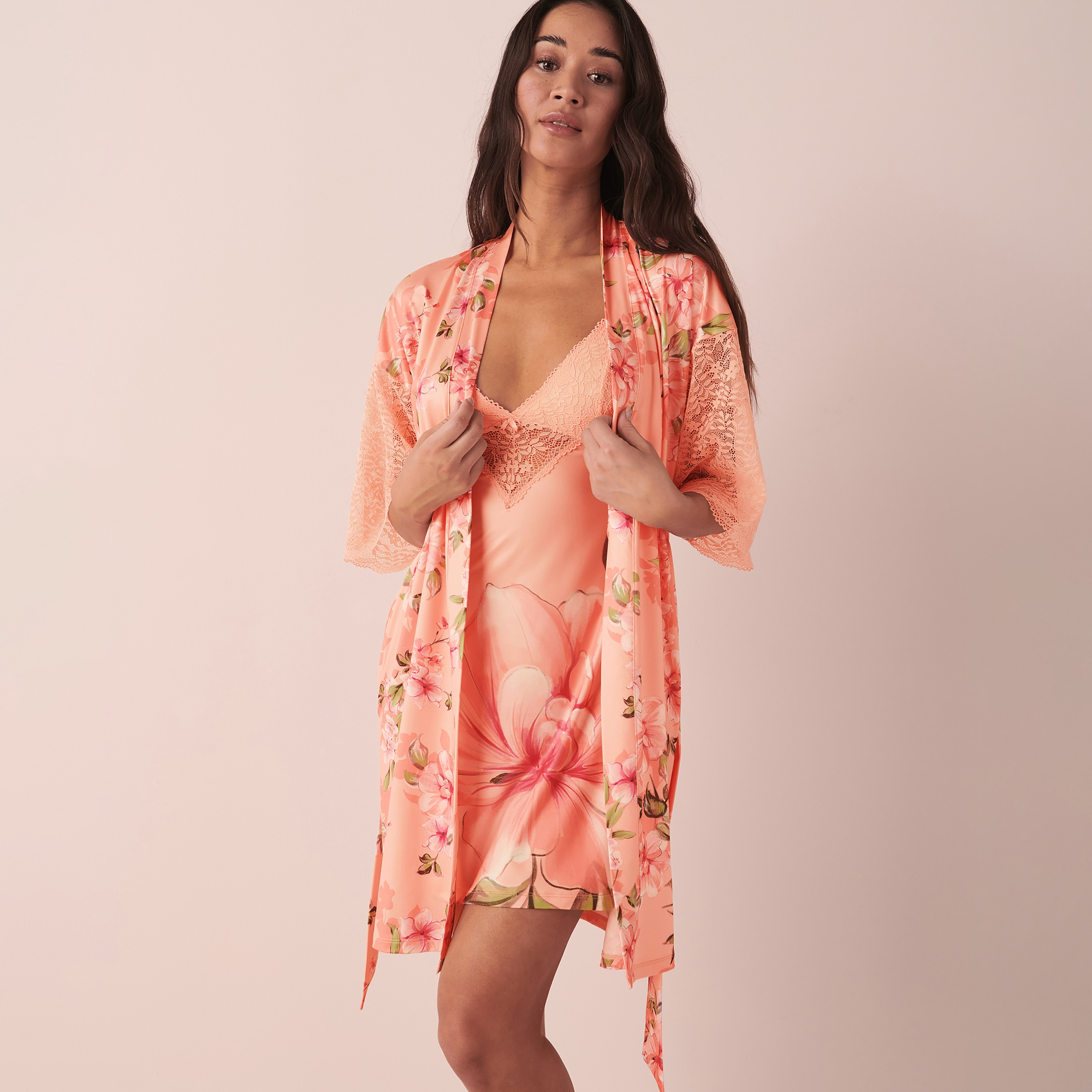 كيمونو برقبة شال من لا في إن روز بنقشة زهور خوخي شروق الشمس-women-clothing-nightwear-robes-image-2
