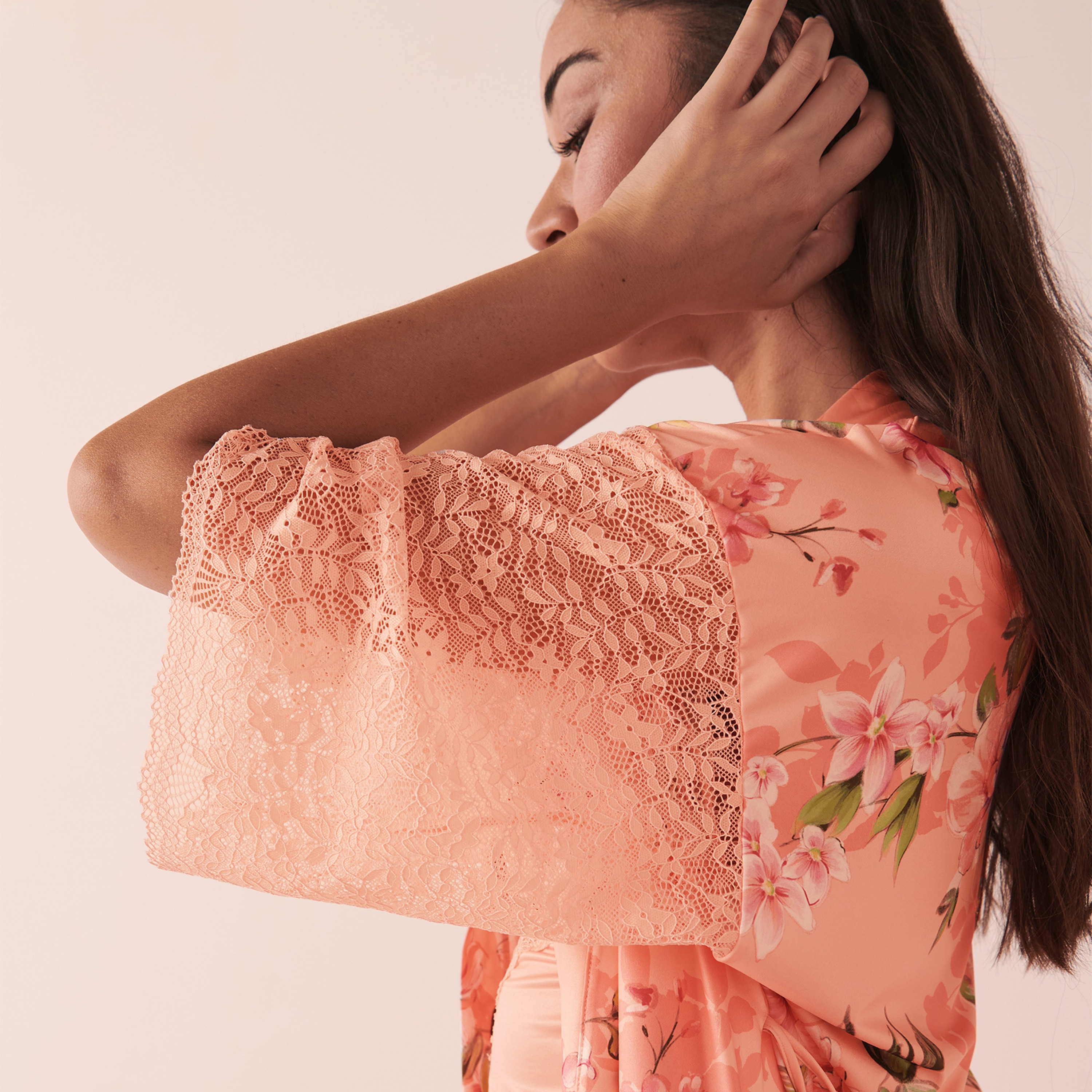 كيمونو برقبة شال من لا في إن روز بنقشة زهور خوخي شروق الشمس-women-clothing-nightwear-robes-image-4