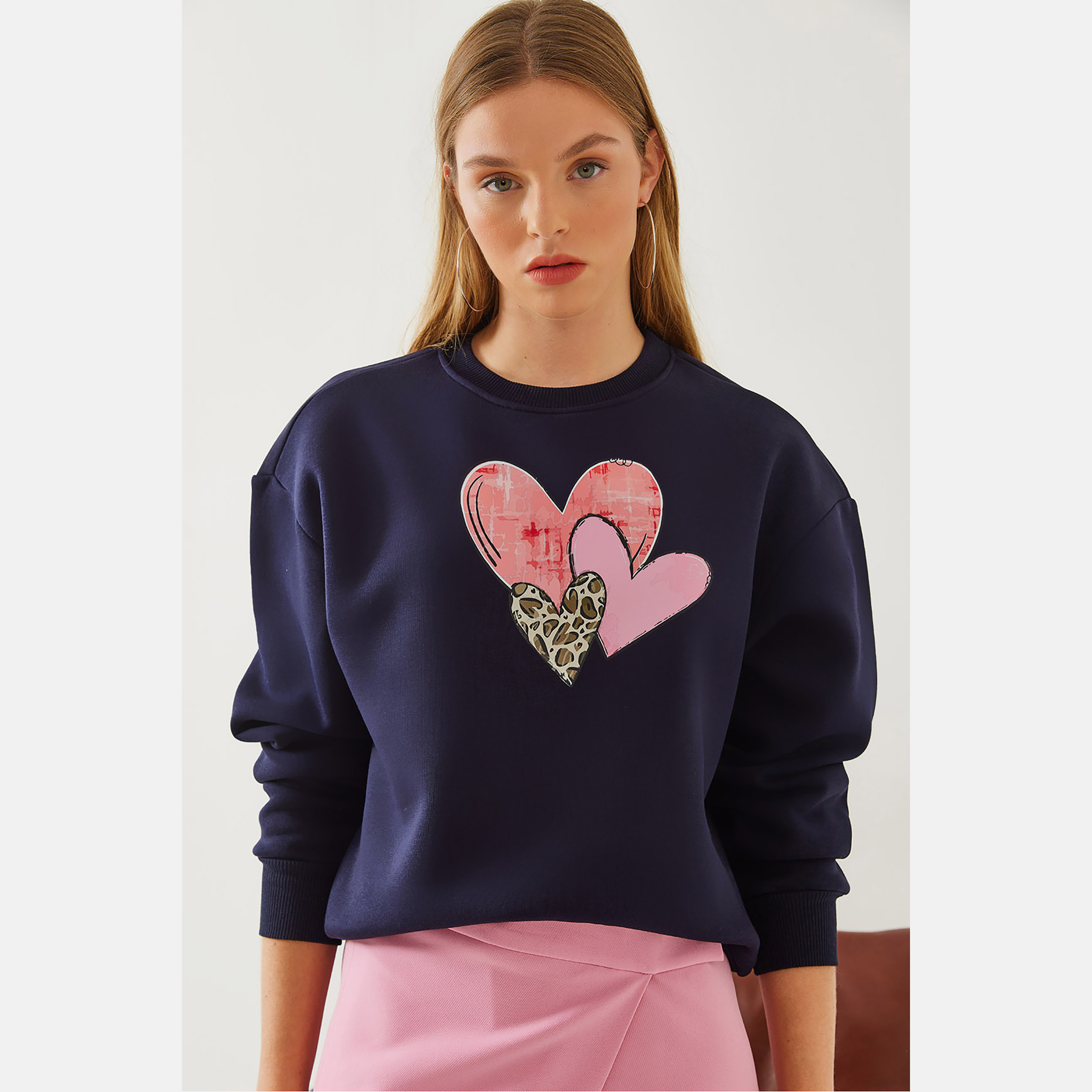سويت شيرت نسائي باللون الكحلي بطبعة قلب من القطن من بيانكو لوتشي-women-winterwear-hoodiesandsweatshirts-sweatshirts-image-1