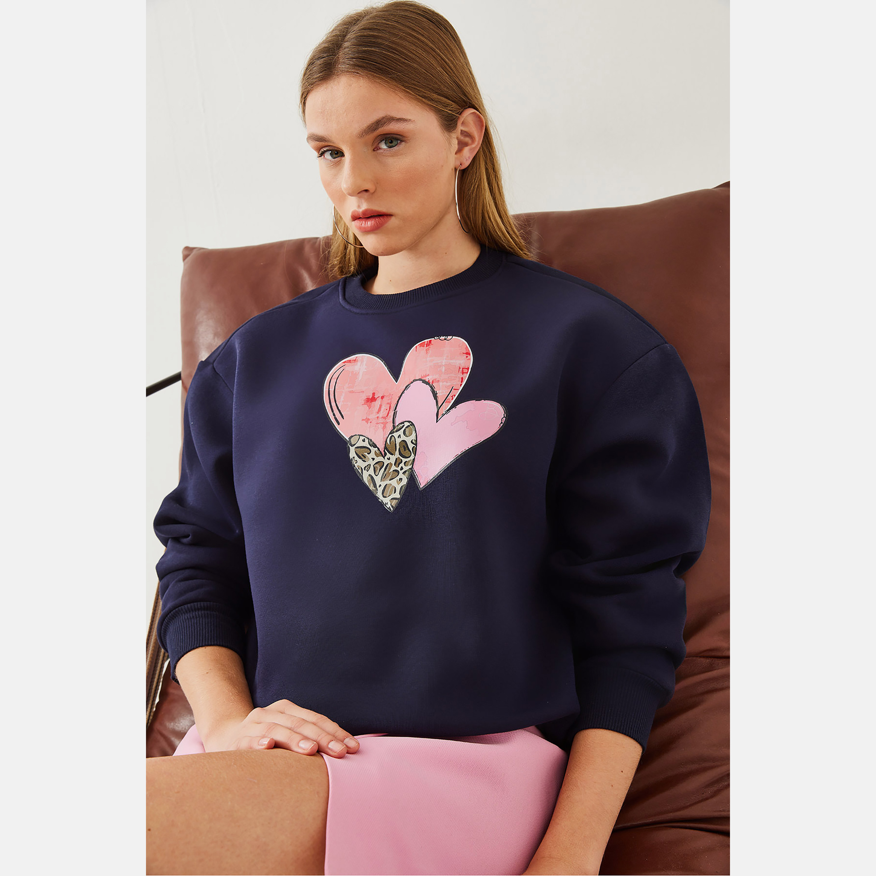 سويت شيرت نسائي باللون الكحلي بطبعة قلب من القطن من بيانكو لوتشي-women-winterwear-hoodiesandsweatshirts-sweatshirts-image-4
