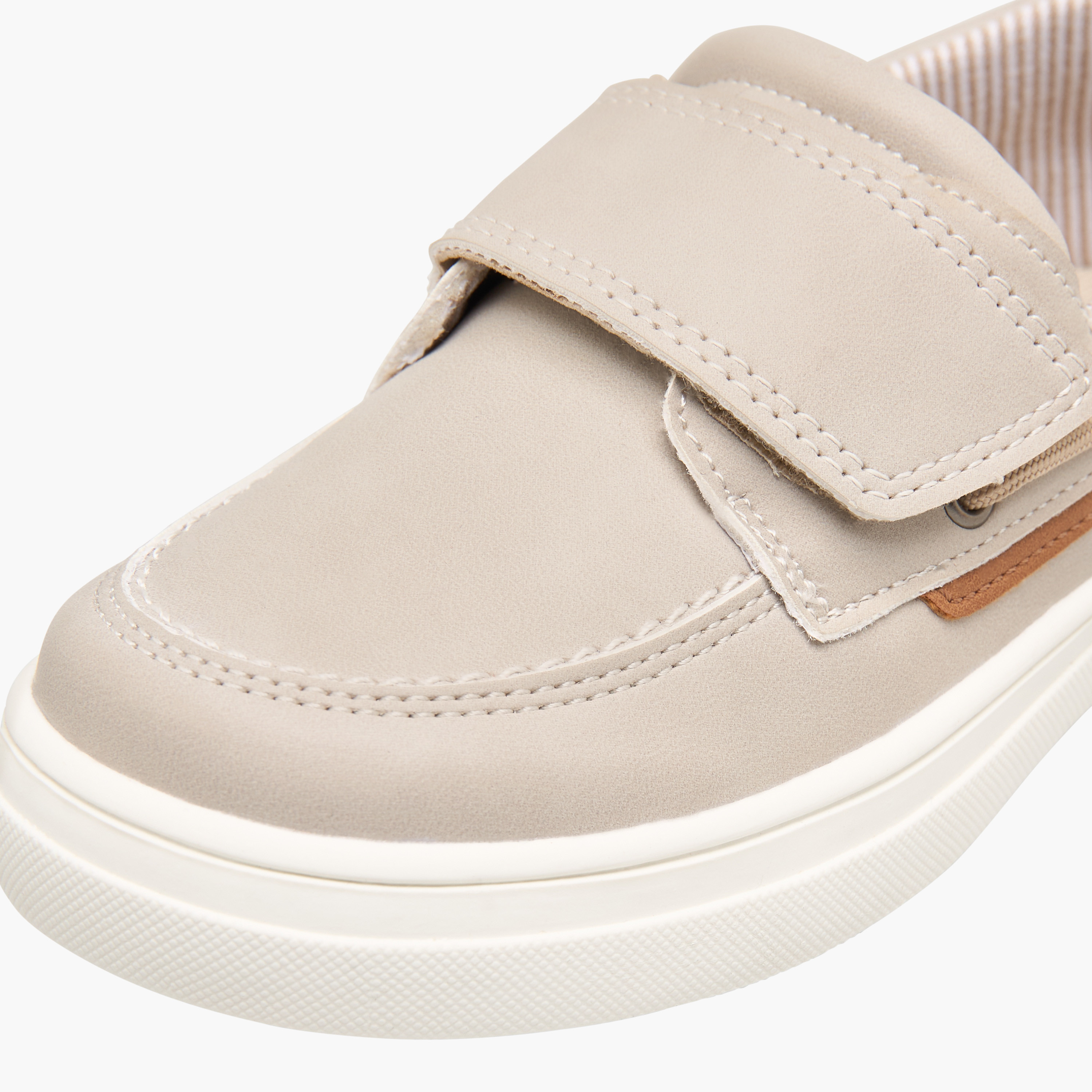 حذاء سهل الارتداء بألواح وشريط لاصق من جونيورز-boys-shoes-loafers-image-4