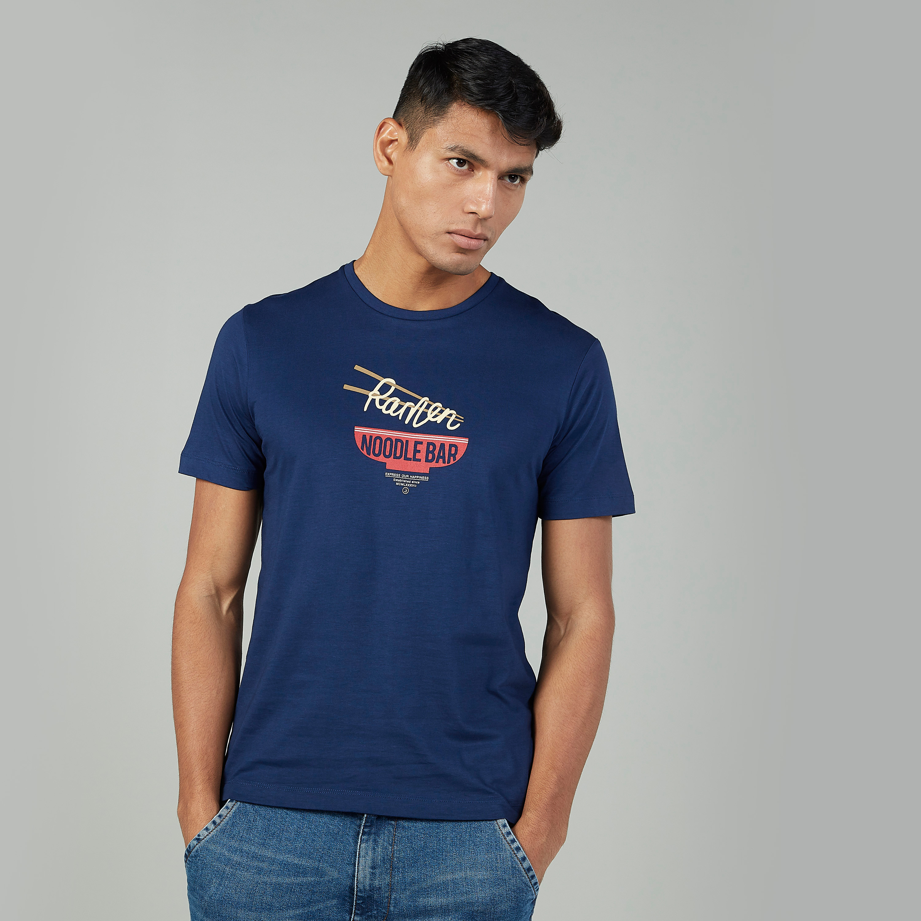 تيشيرت بياقة مستديرة وأكمام قصيرة وطبعات من بوسيني-men-clothing-tshirtsandpolos-tshirts-image-1