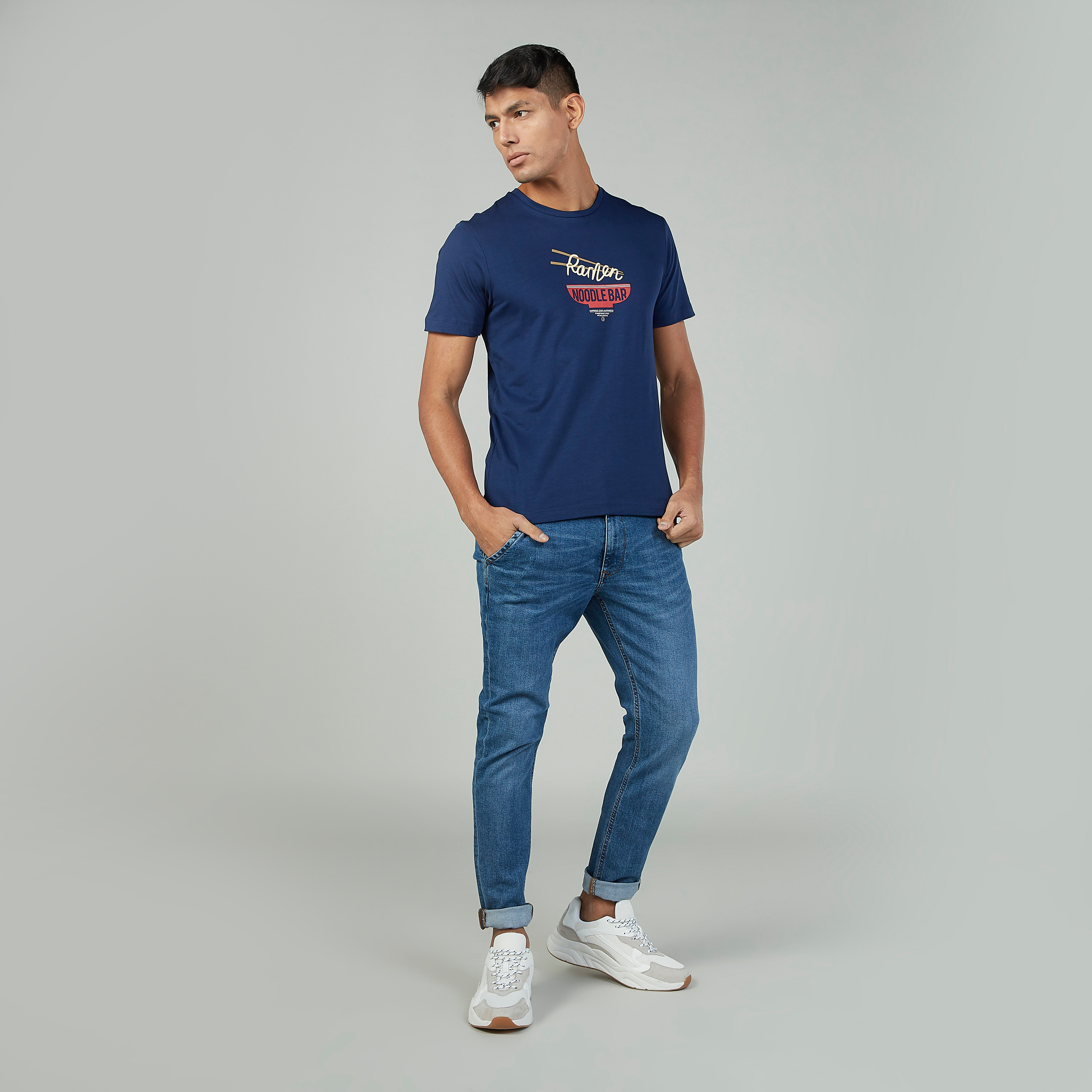 تيشيرت بياقة مستديرة وأكمام قصيرة وطبعات من بوسيني-men-clothing-tshirtsandpolos-tshirts-image-2
