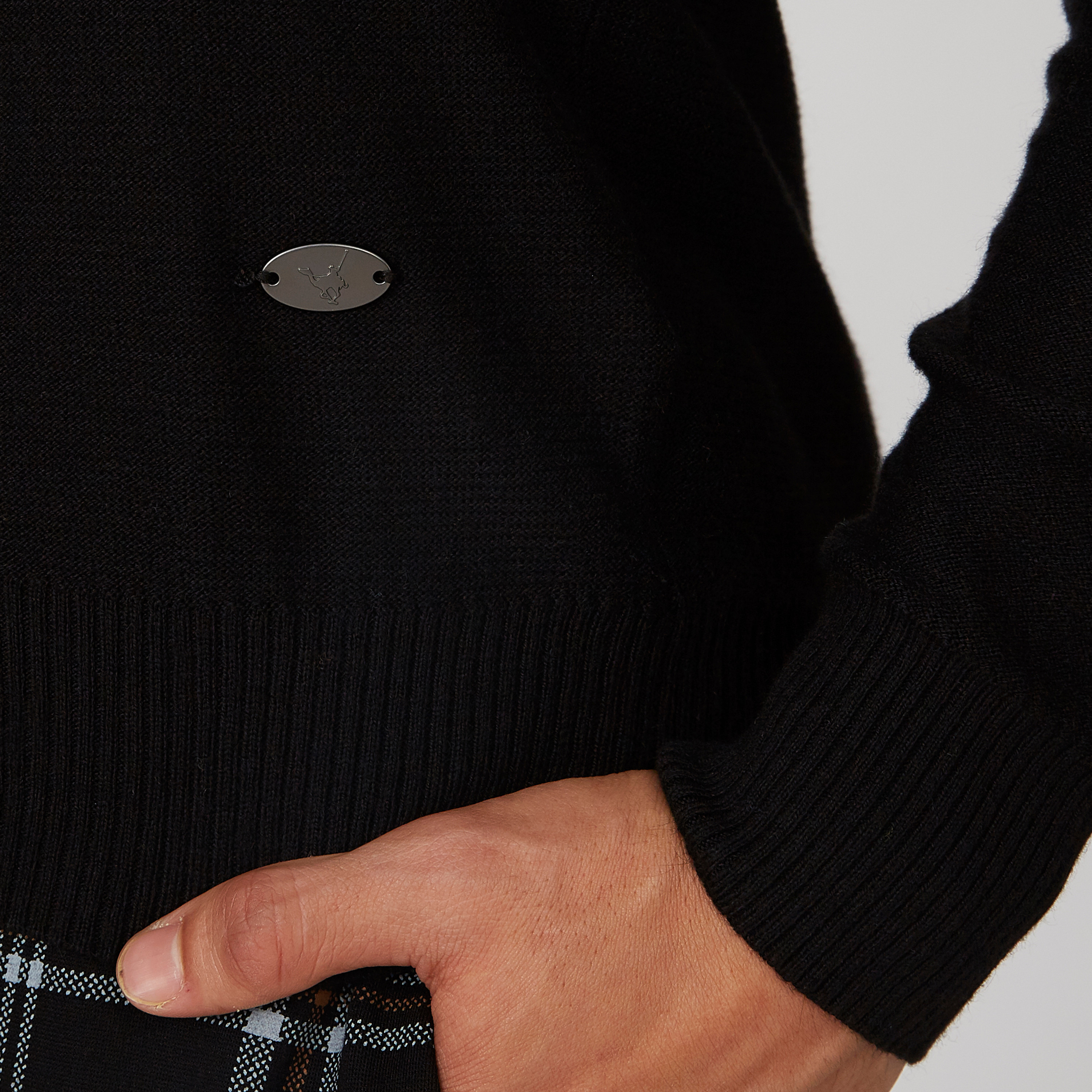 كنزة بارزة الملمس بياقة مستديرة وأكمام طويلة-men-clothing-sweatersandpullovers-image-24