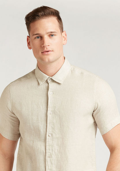 Slim Fit Textured Linen Shirt with Short Sleeves and Spread Collar
