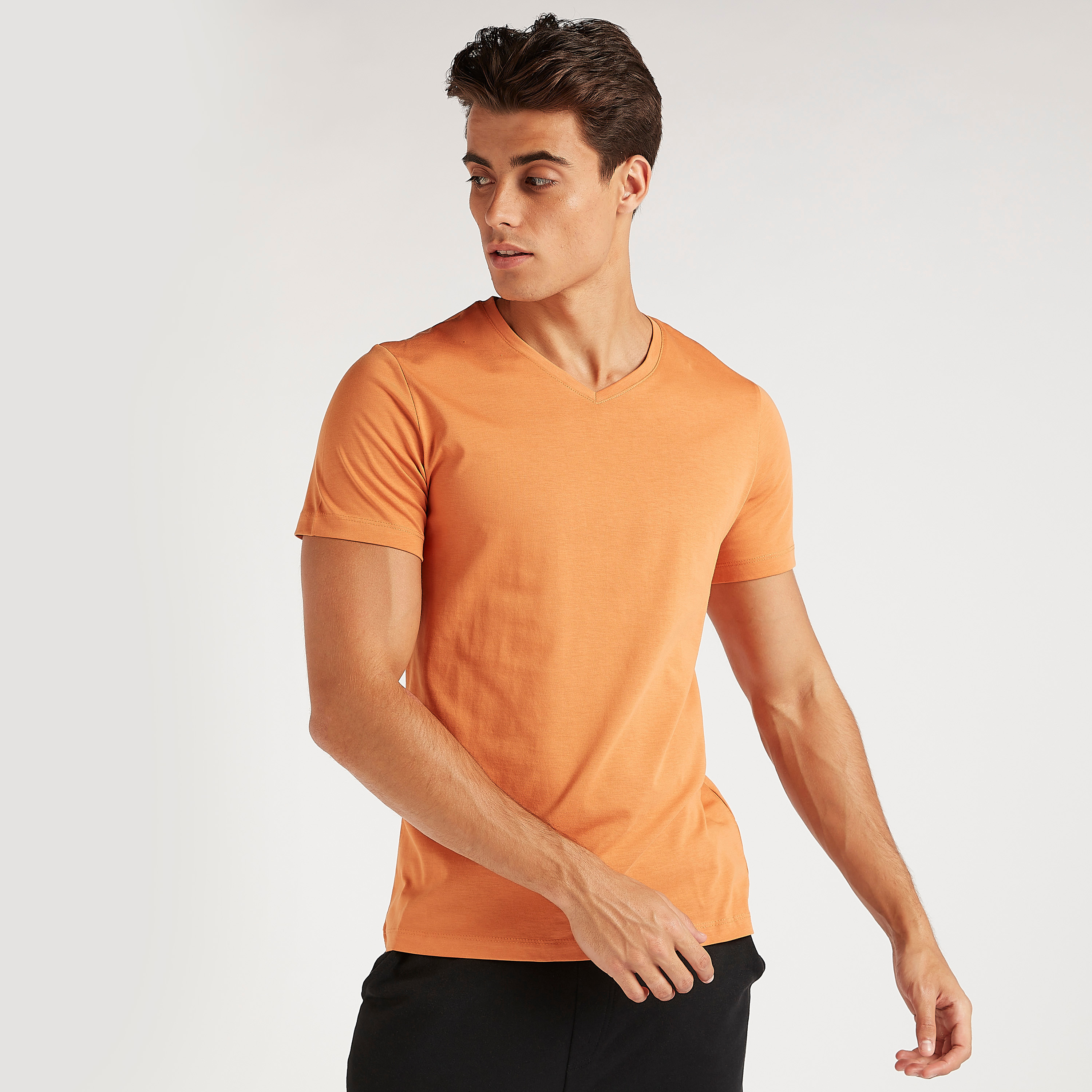 تيشيرت سادة بياقة V وأكمام قصيرة-men-clothing-tshirtsandpolos-tshirts-image-1
