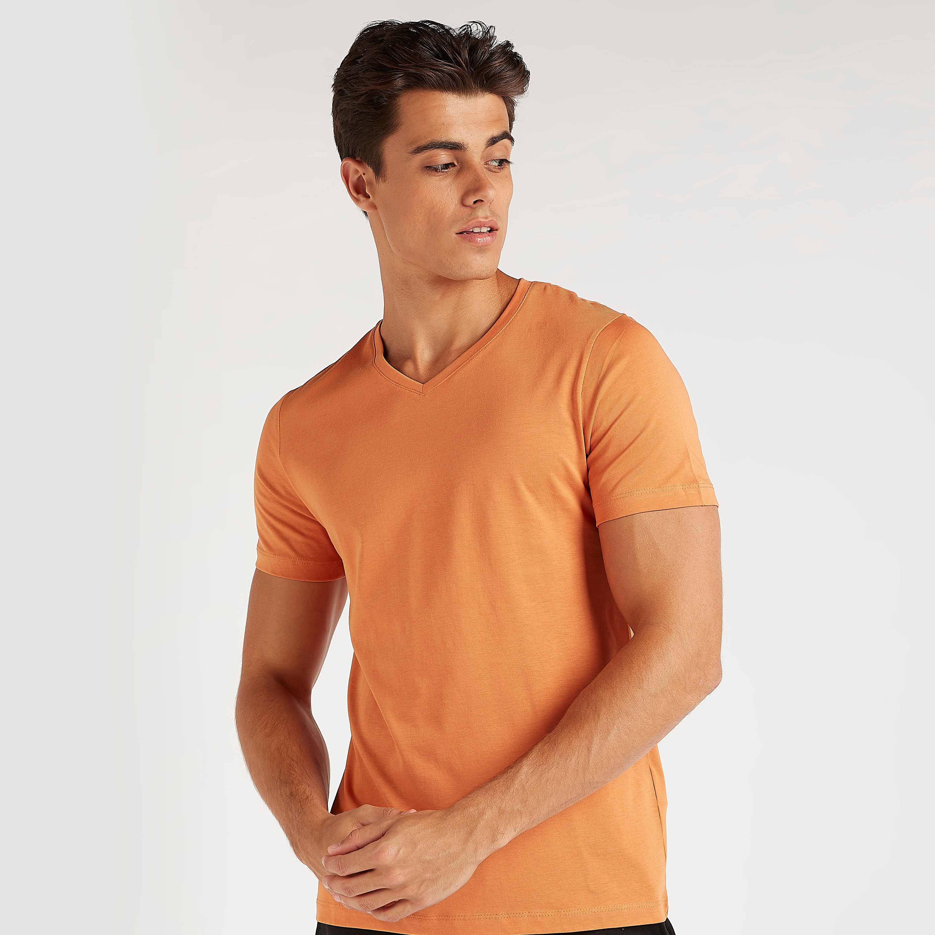 تيشيرت سادة بياقة V وأكمام قصيرة-men-clothing-tshirtsandpolos-tshirts-image-3