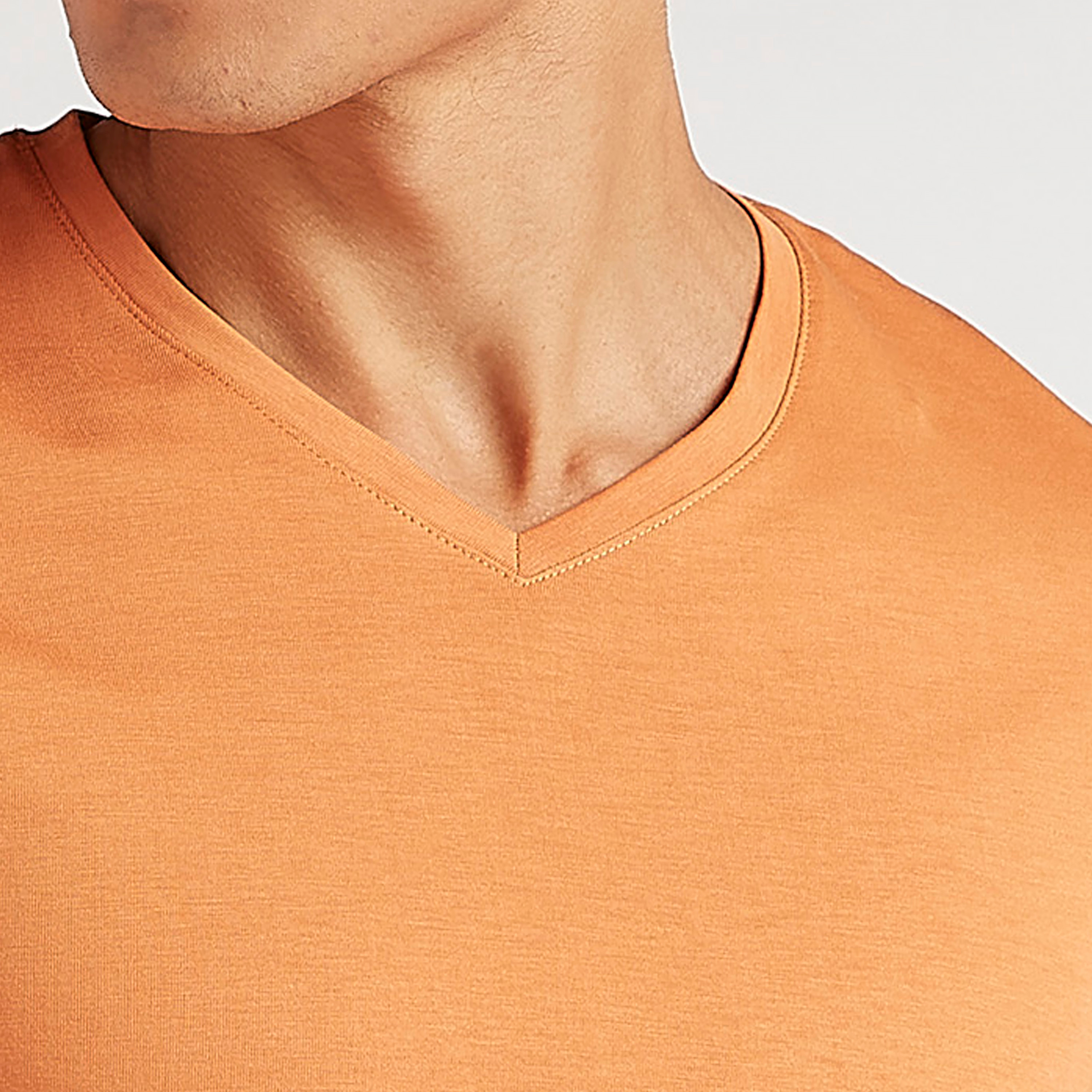 تيشيرت سادة بياقة V وأكمام قصيرة-men-clothing-tshirtsandpolos-tshirts-image-4