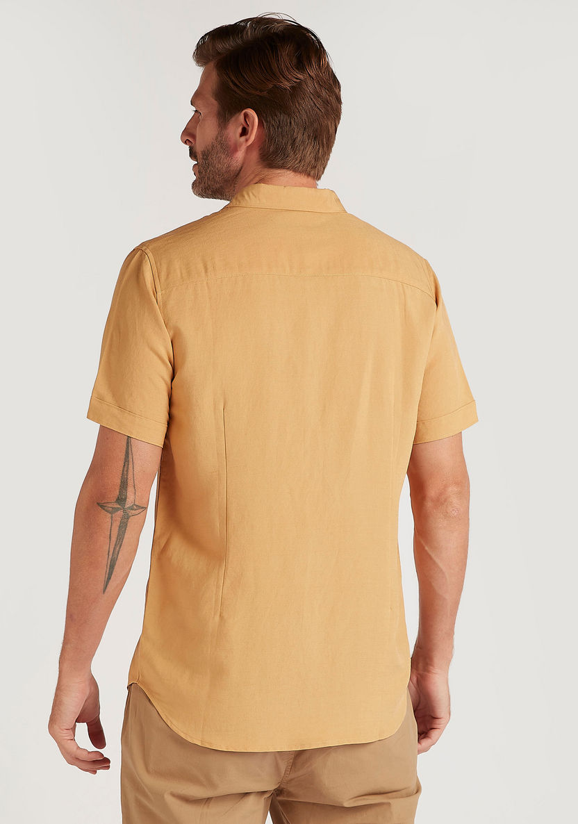 قميص بارز الملمس بأكمام قصيرة وزر-%D9%82%D9%85%D8%B5%D8%A7%D9%86-image-2