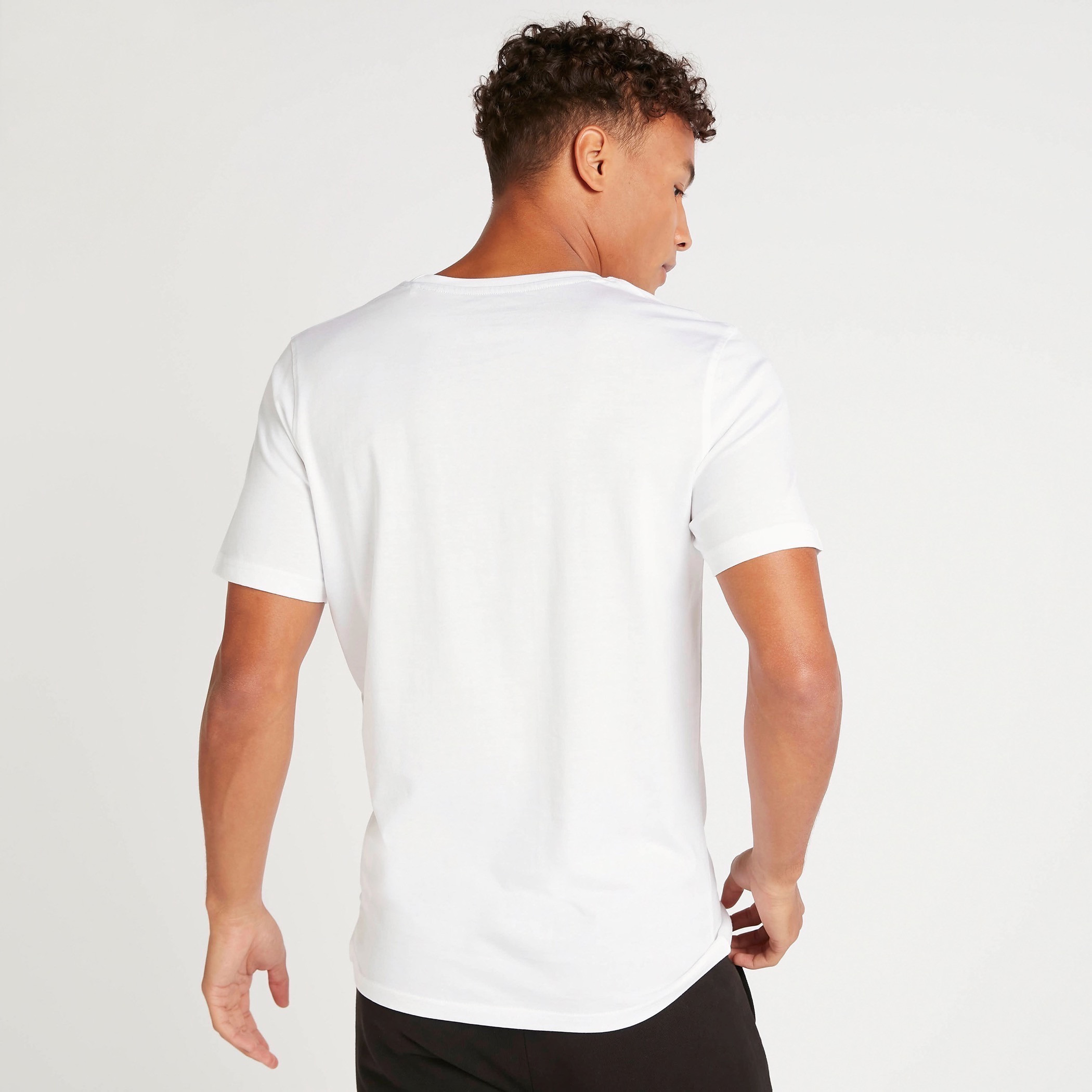 تيشيرت بياقة ضيّقة وأكمام قصيرة وطبعات-men-clothing-tshirtsandpolos-tshirts-image-4