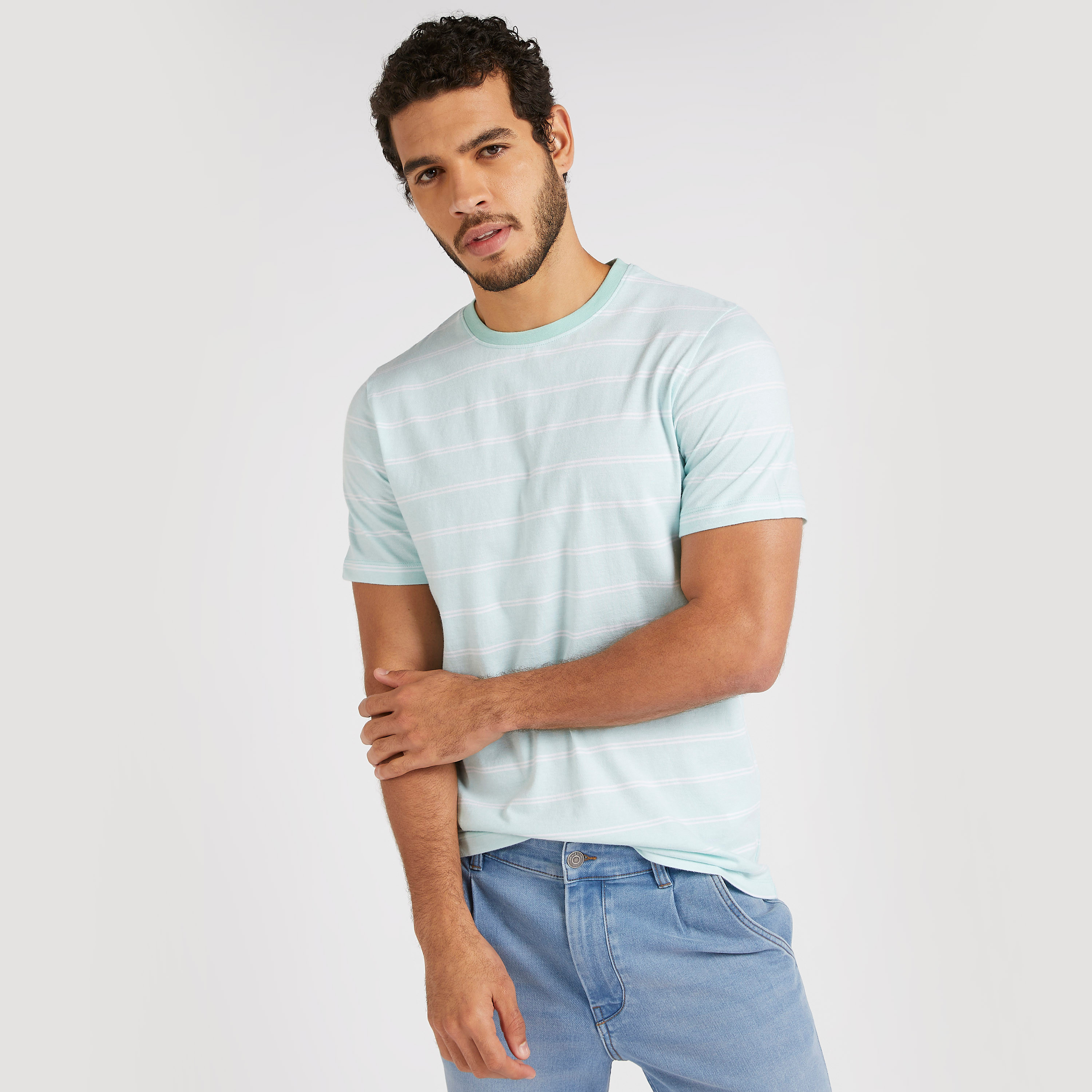 تيشيرت مخطّط بياقة ضيّقة وأكمام قصيرة-men-clothing-tshirtsandpolos-tshirts-image-1
