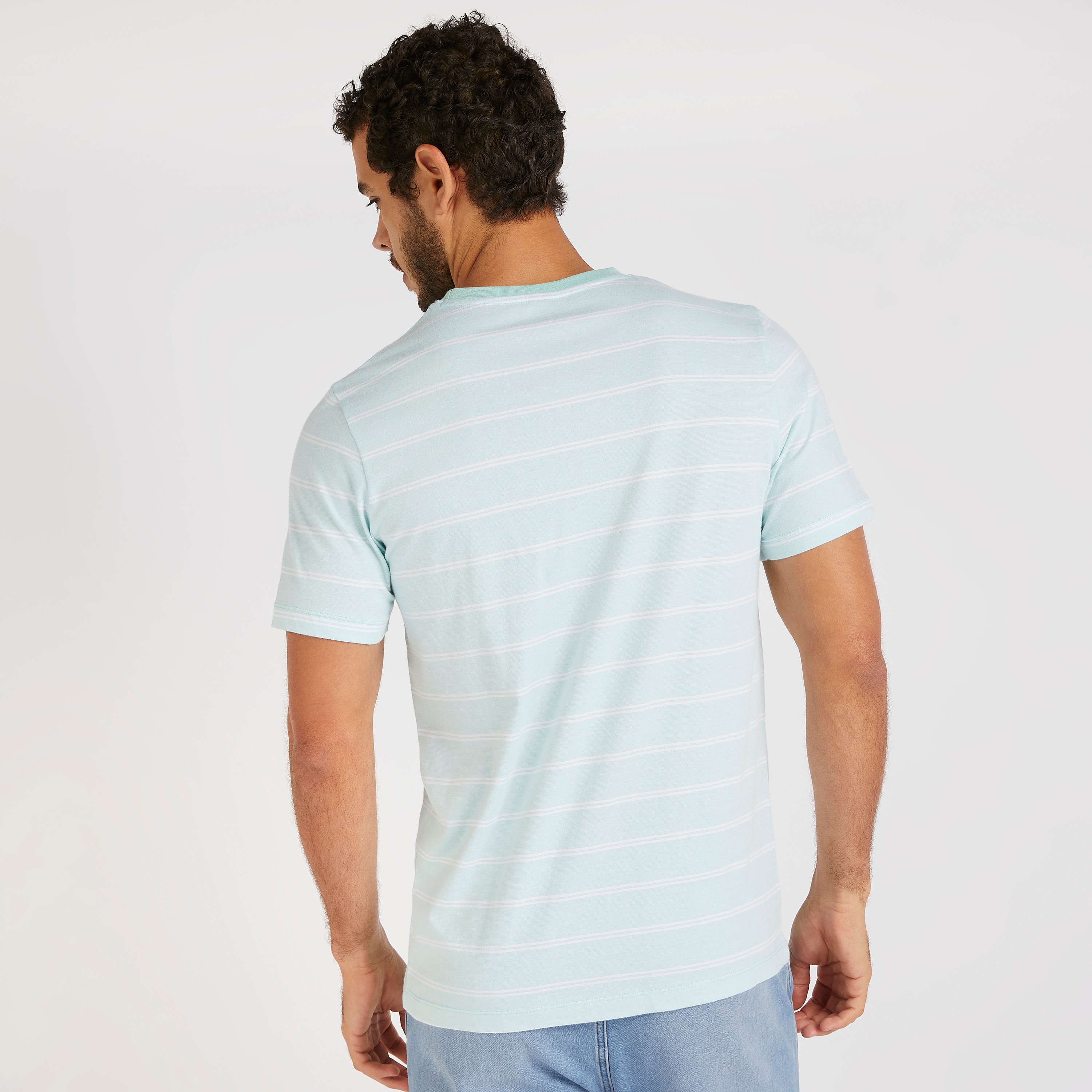 تيشيرت مخطّط بياقة ضيّقة وأكمام قصيرة-men-clothing-tshirtsandpolos-tshirts-image-4