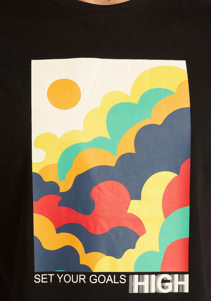Graphic Print Crew Neck T-shirt with Short Sleeves