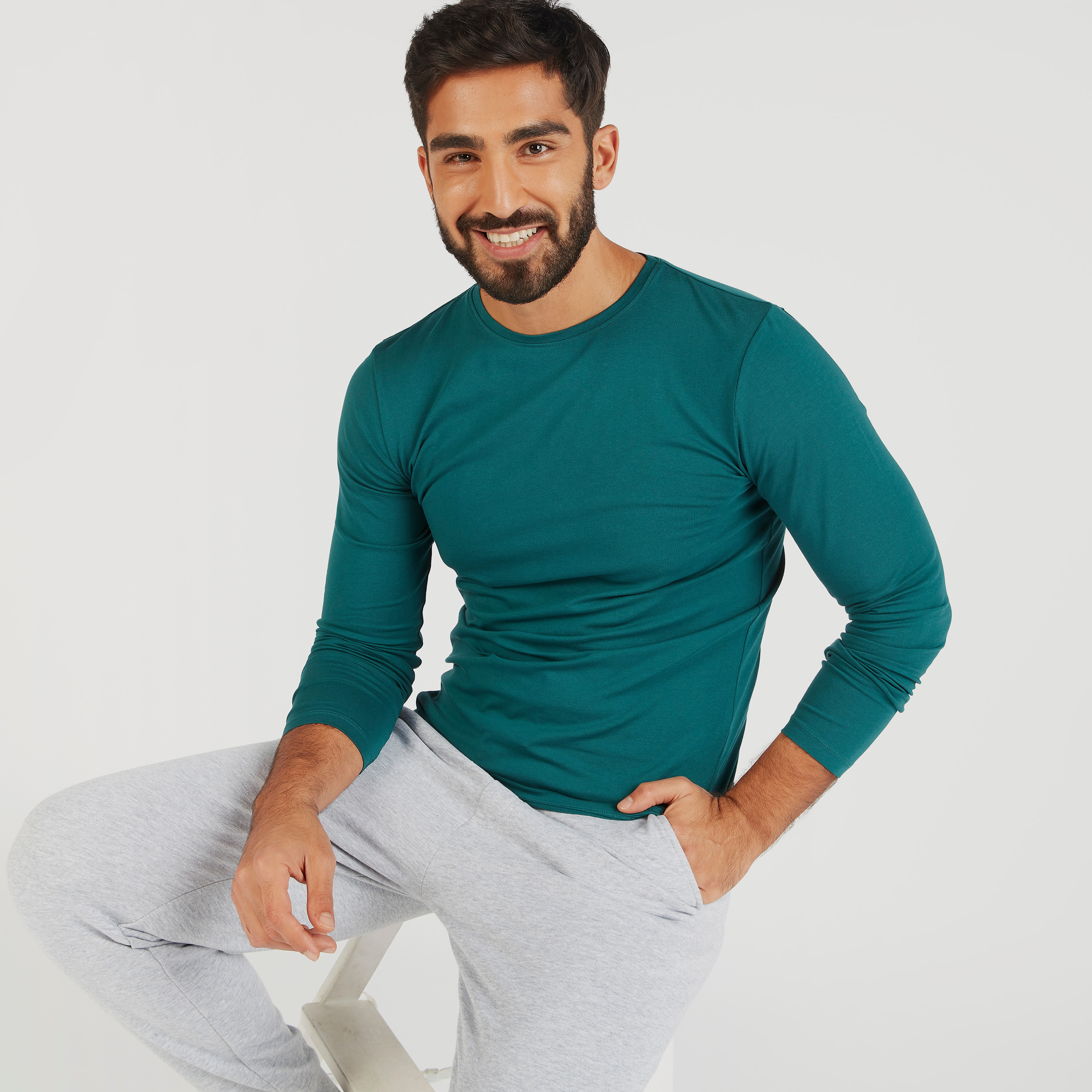 تيشيرت سادة بياقة ضيّقة وأكمام طويلة-men-clothing-tshirtsandpolos-tshirts-image-1