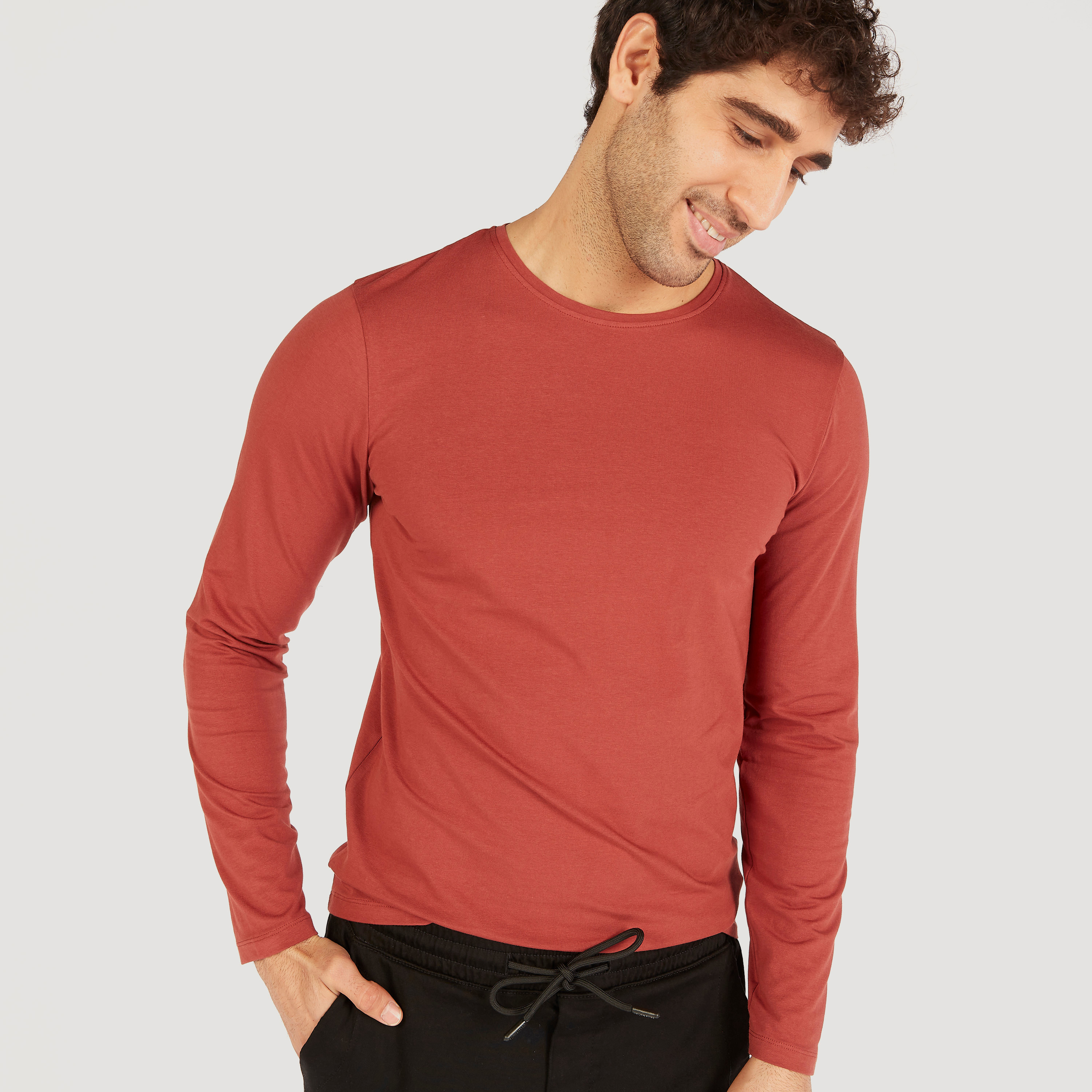 تيشيرت سادة بياقة ضيّقة وأكمام طويلة-men-clothing-tshirtsandpolos-tshirts-image-6